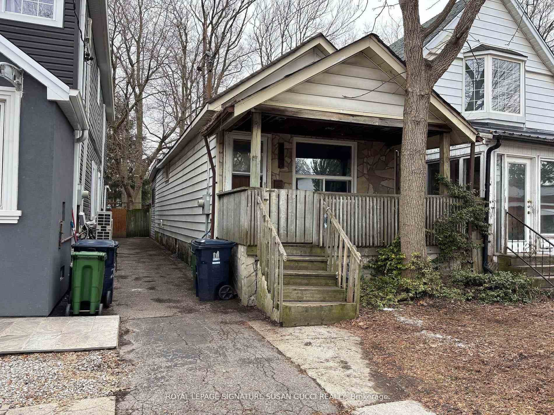 Extra deep 150ft lot!