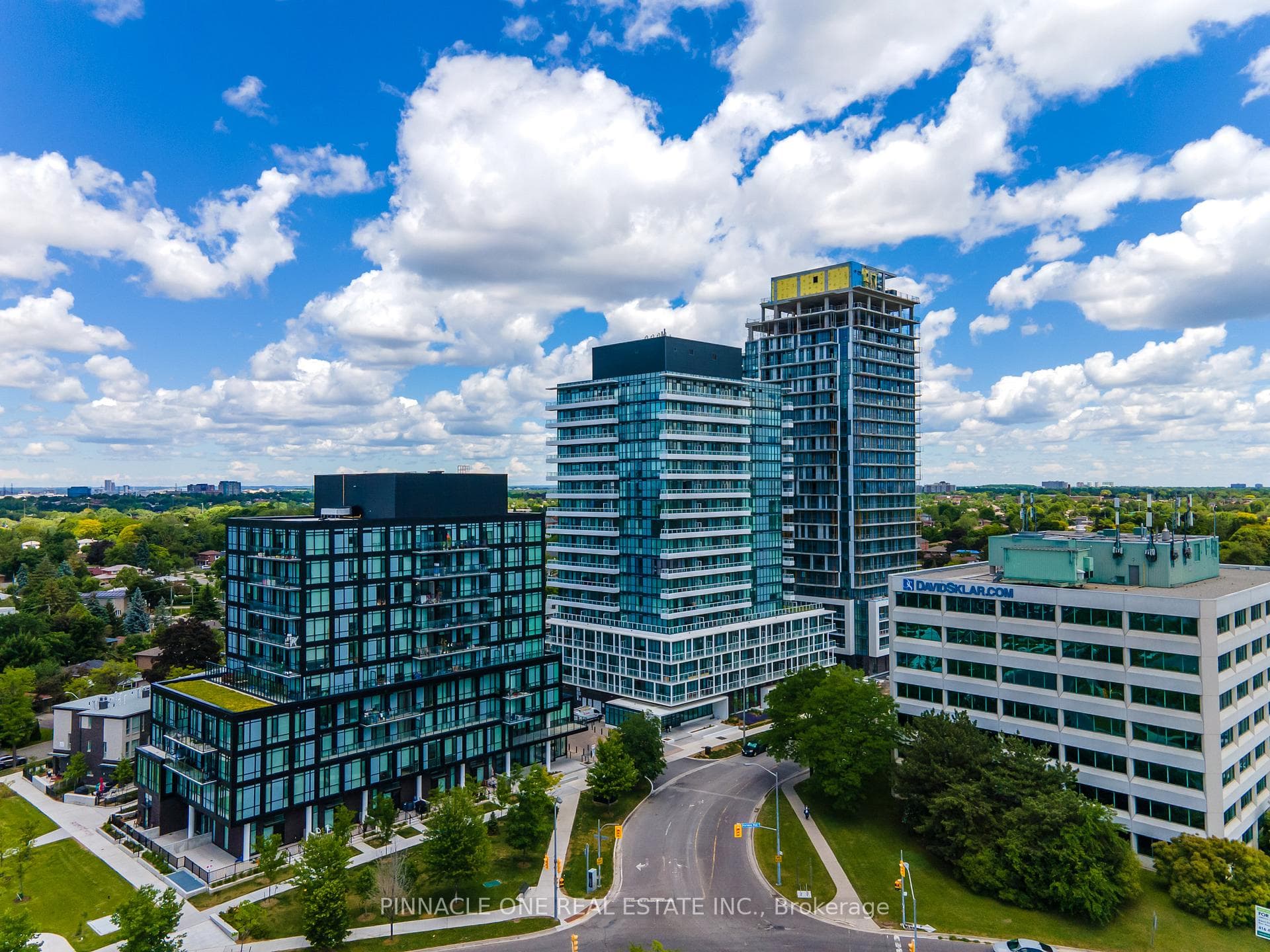 180 Fairview Mall Drive Unit 1502, Hillcrest Village / Bayview Village, ON M2J 5A7 - Photo 1