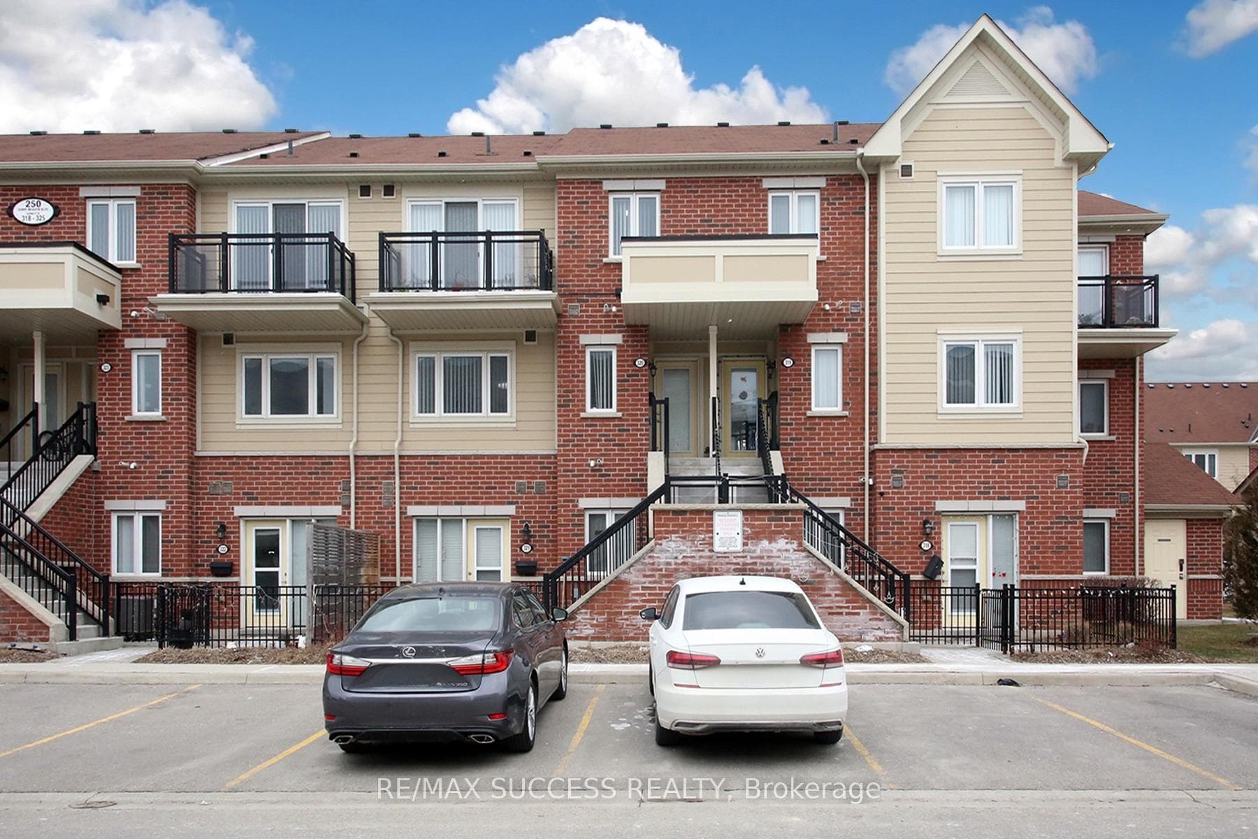 250 Sunny Meadow Boulevard Unit 320, Brampton, ON L6R 3Y7 - Photo 1
