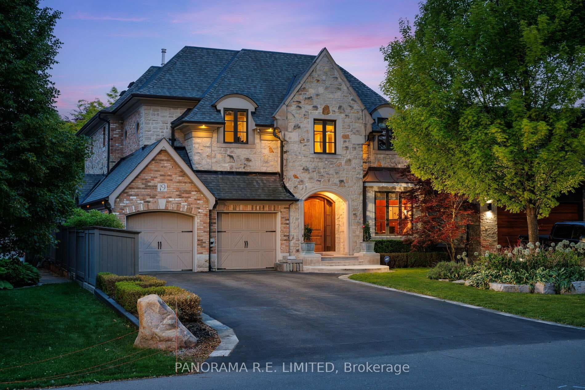 19 Graystone Gardens, Etobicoke (Islington / Rexdale), ON M8Z 3C2 - Photo 1