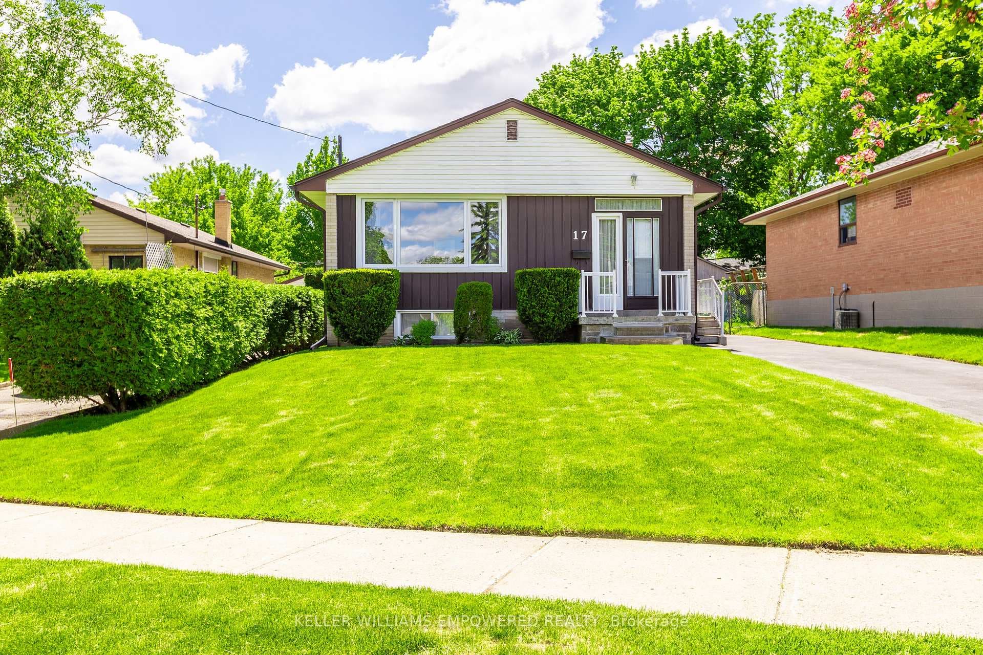 17 Checkendon Drive, Etobicoke (West Mall / Rexdale), ON M9W 2Y8 - Photo 1