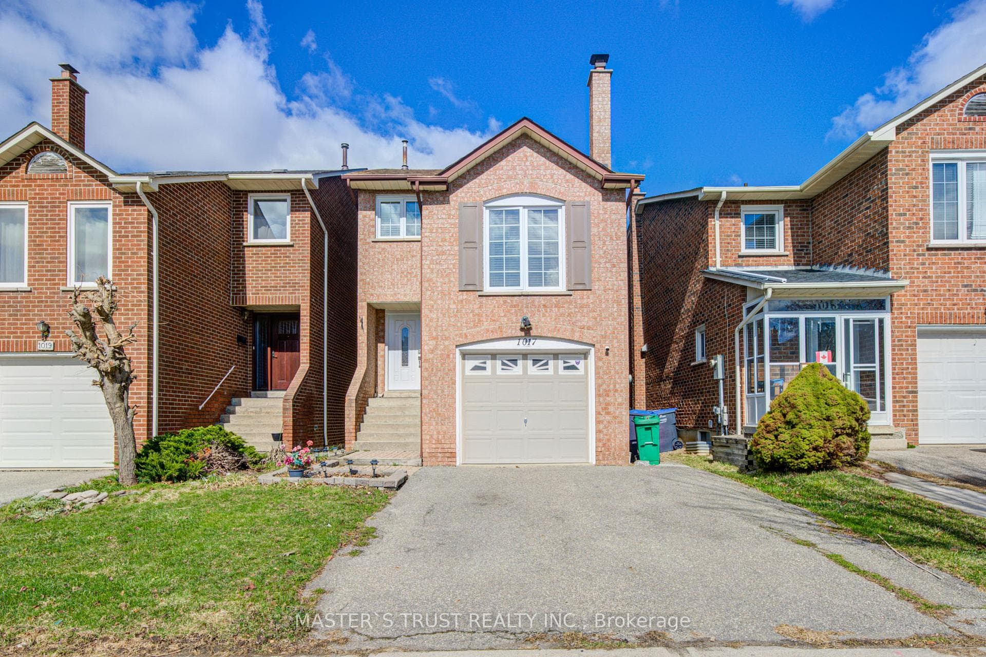 1017 Lucerne Crescent, Mississauga, ON L5C 3X6 - Photo 1