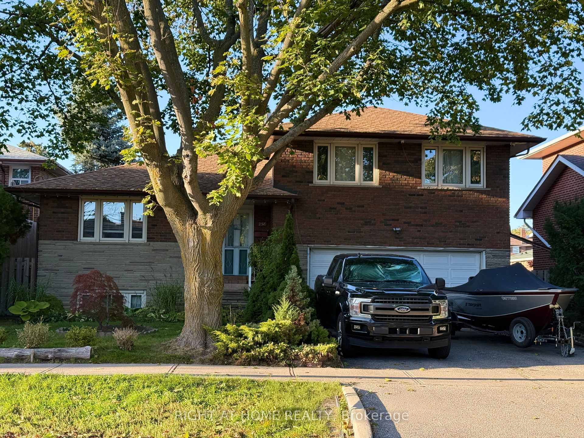 258 La Rose Avenue, Etobicoke (Kingsview Village / Humber Heights), ON M9P 1B7 - Photo 1