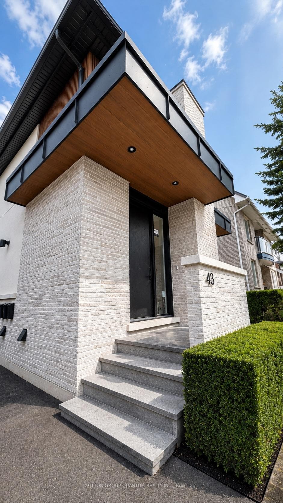 43 Elmwood Avenue Unit #1, Mississauga, ON L5G 3K1 - Photo 1