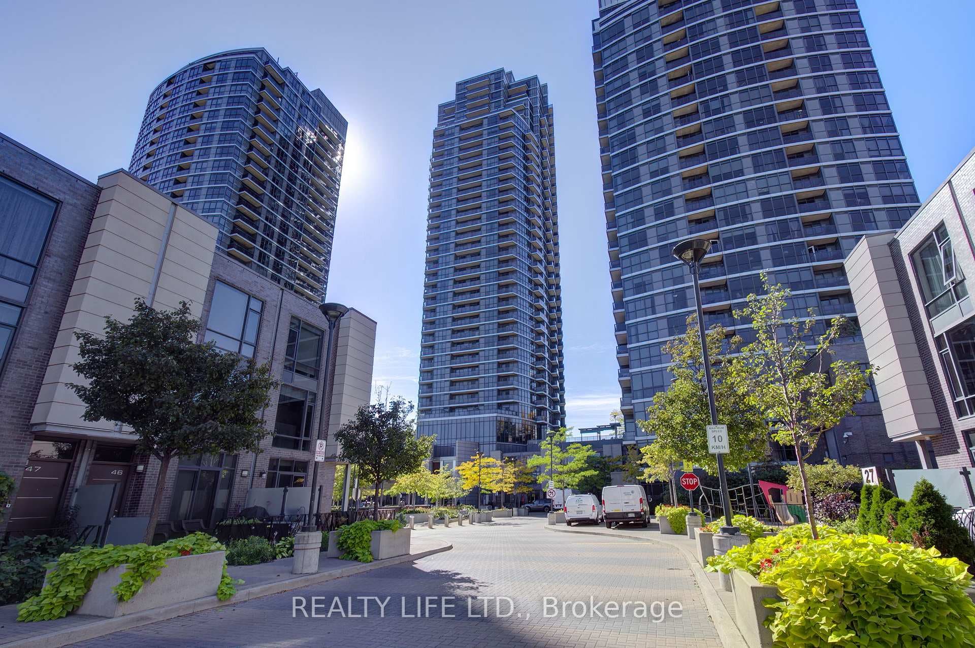 5 Valhalla Inn Road Unit 1003, Etobicoke (Islington / Rexdale), ON M9B 0B1 - Photo 1