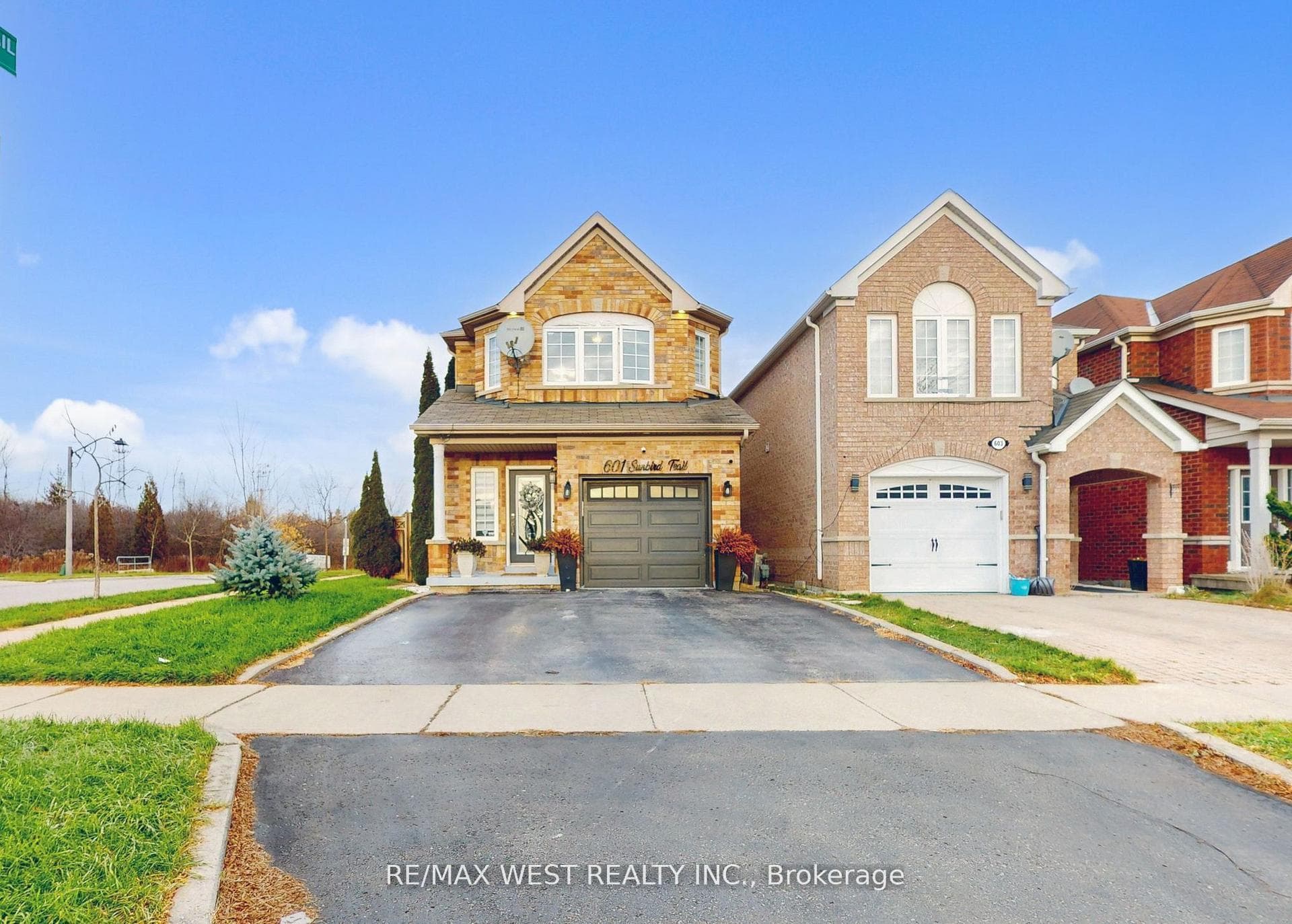 601 Sunbird Trail, Pickering, ON L1X 2X7 - Photo 1