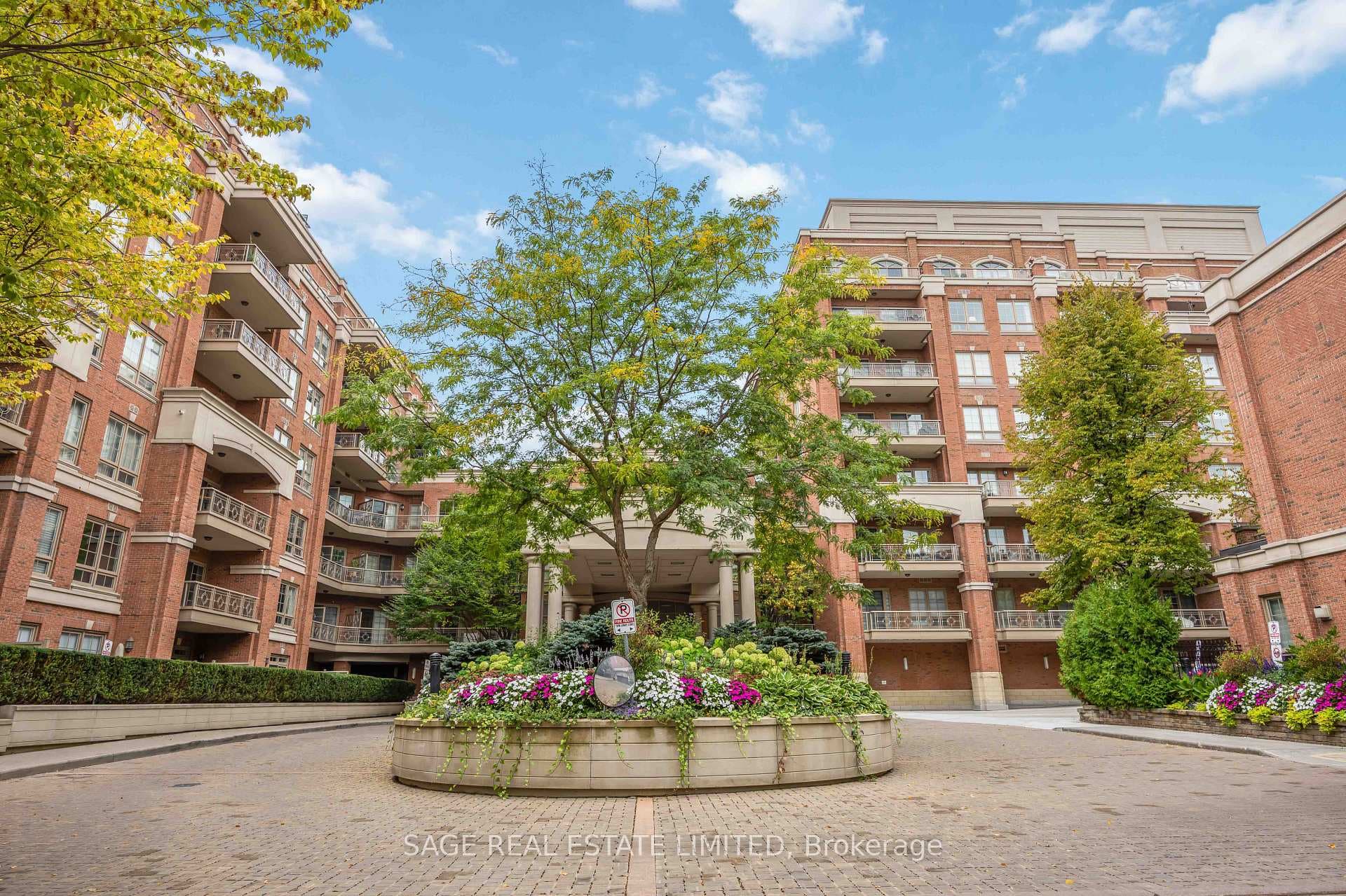 20 Burkebrook Place Unit 212, Bridle Path / York Mills / Hoggs Hollow, ON M4G 0A1 - Photo 1