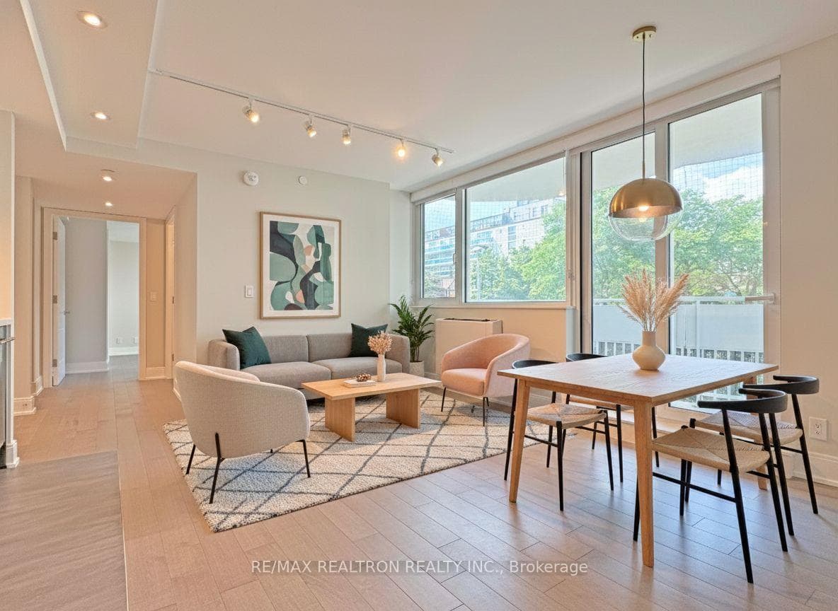 11 Walmer Road Unit 203, Annex / Yorkville / Summerhill, ON M5R 2W9 - Photo 1