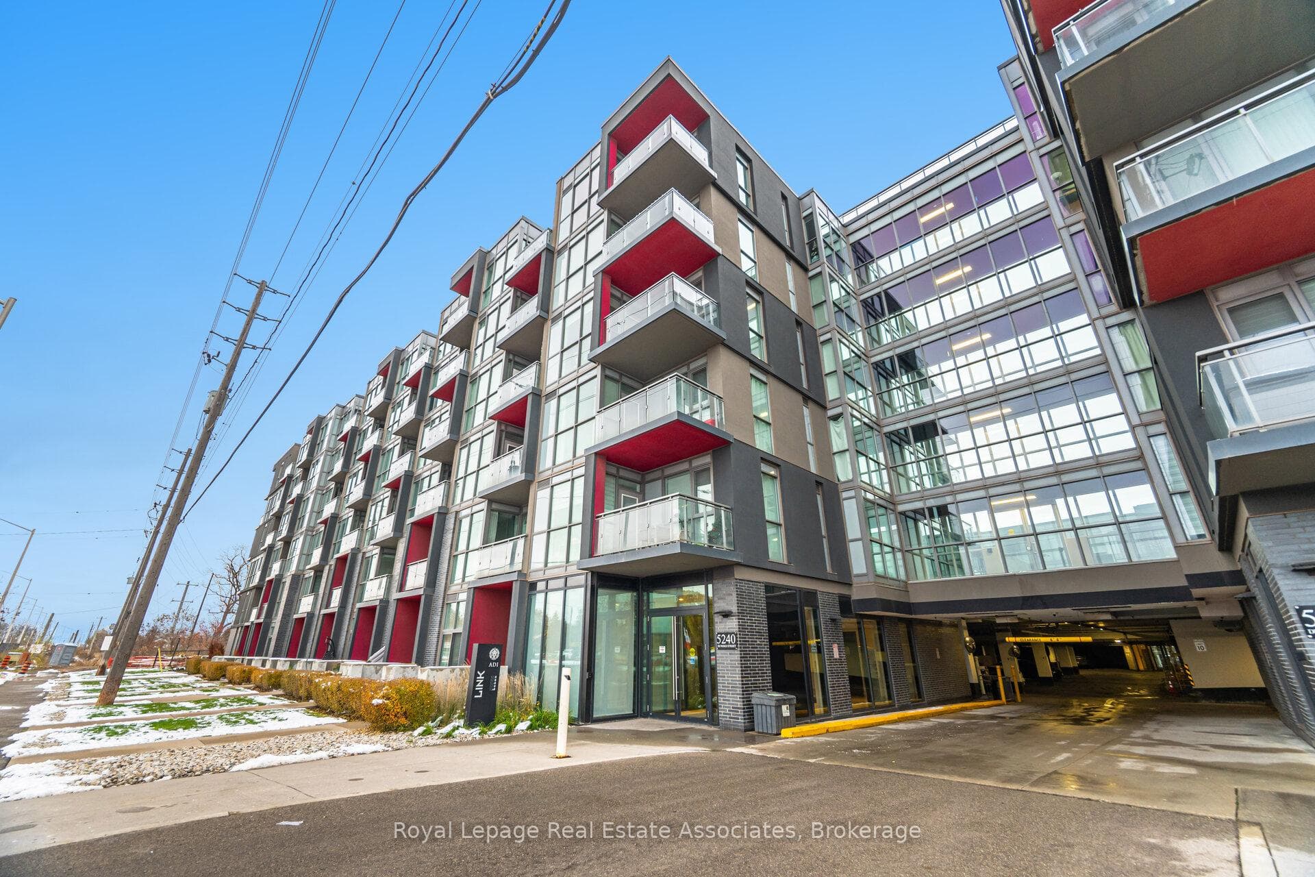 5240 Dundas Street Unit B401, Burlington, ON L7L 0J6 - Photo 1