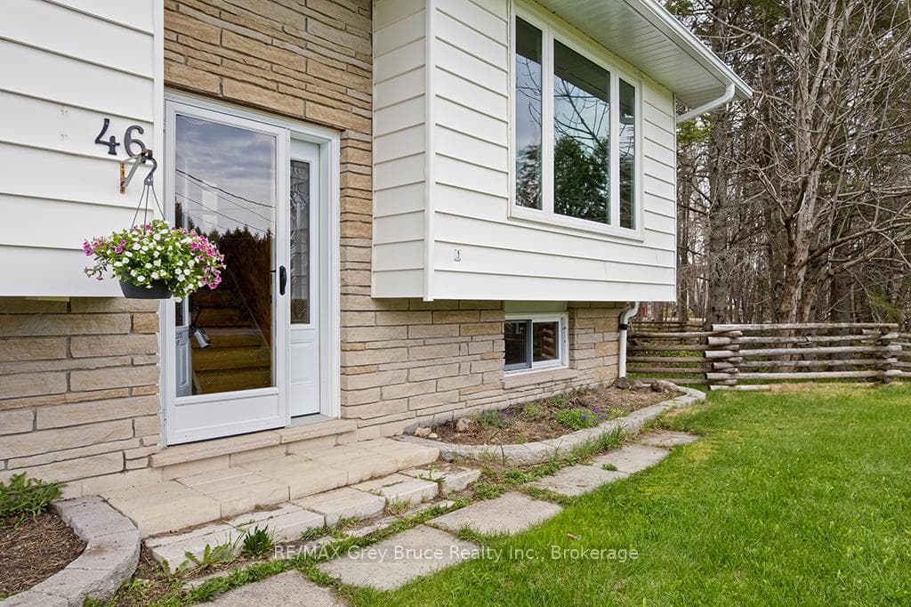 Welcome to 46 Maple Golf Crescent