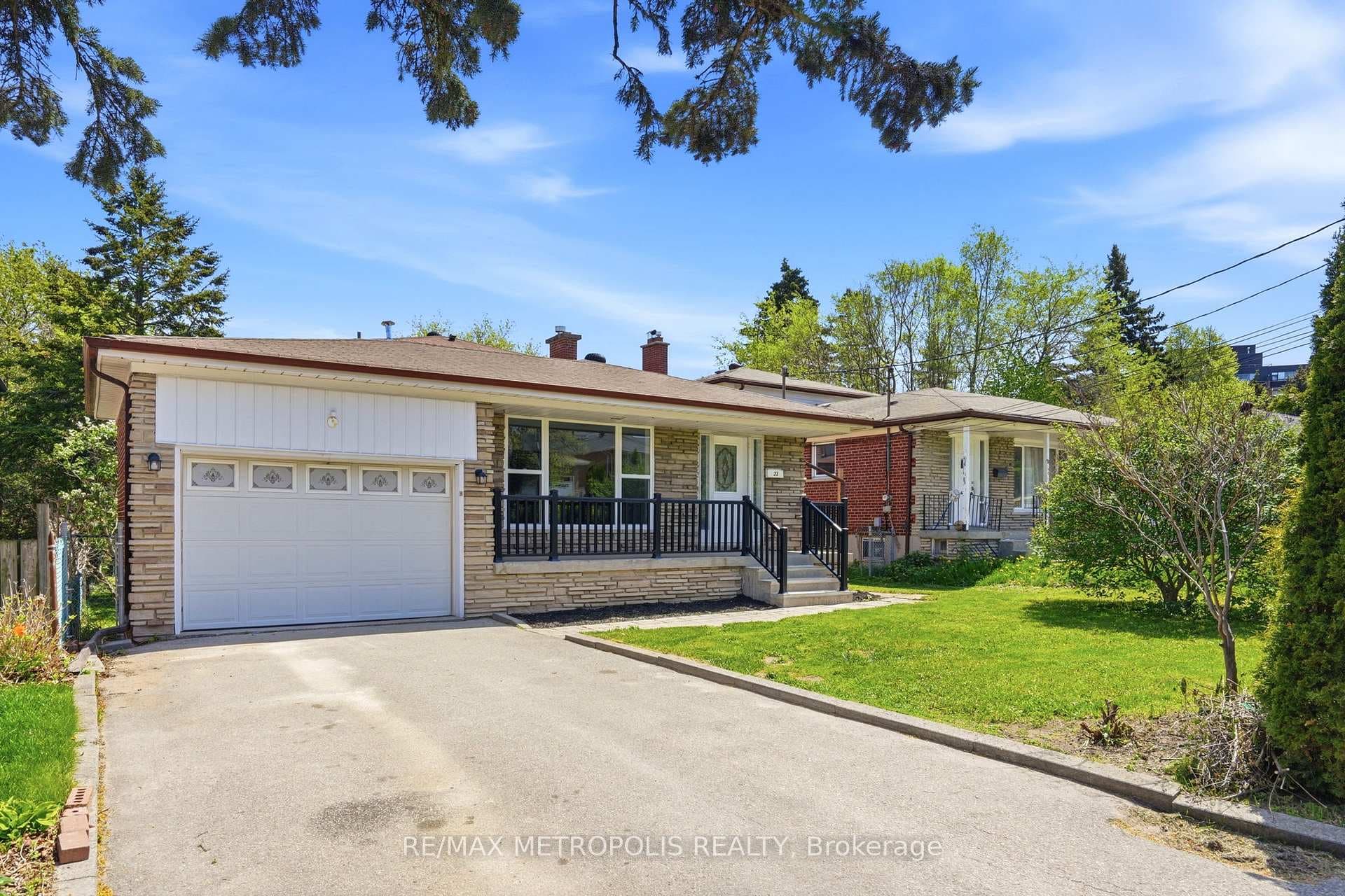 23 Lochleven Drive, Toronto E08