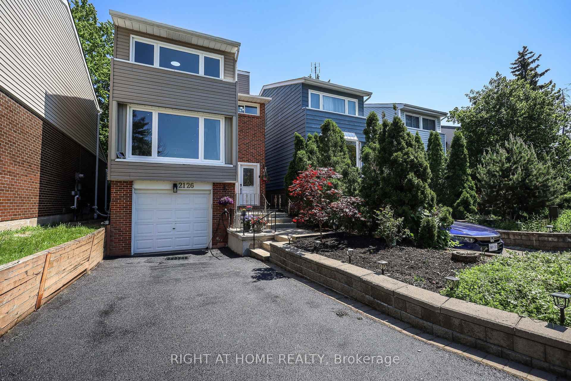2126 Millway Gate, Mississauga, ON L5L 1R3 - Photo 1