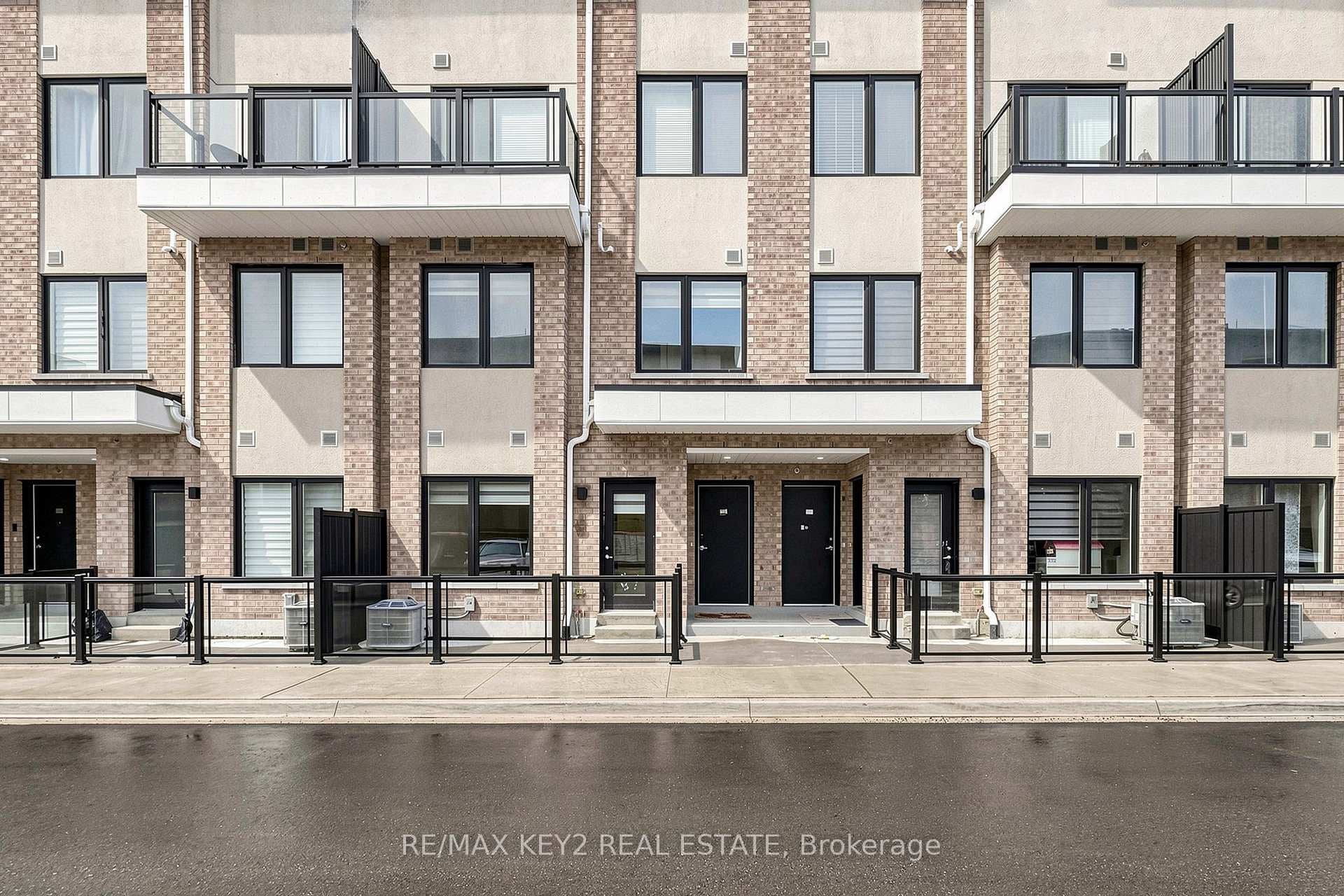 1695 Dersan Street Unit 230, Pickering, ON L1X 0S9 - Photo 1