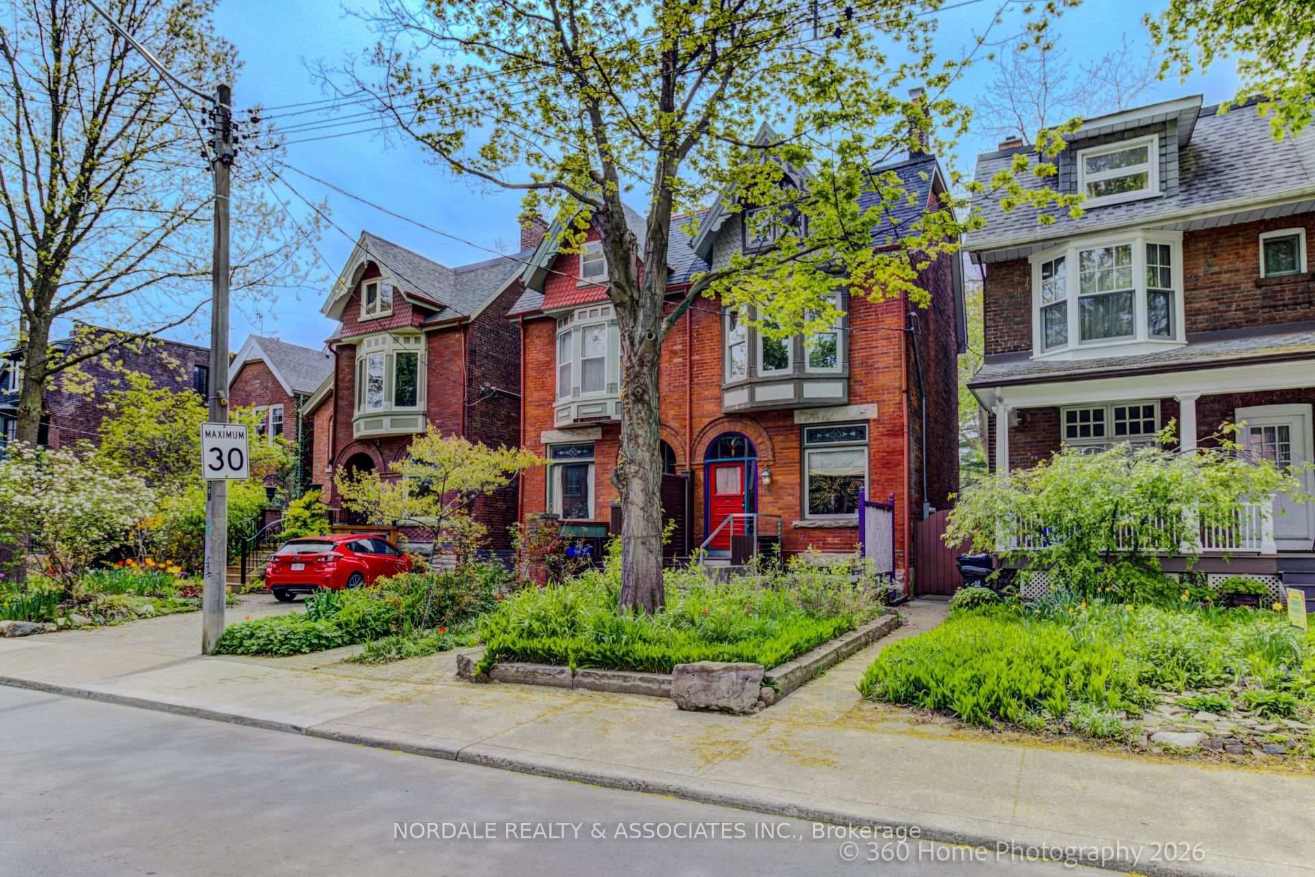 170 Howland Avenue, Toronto C02