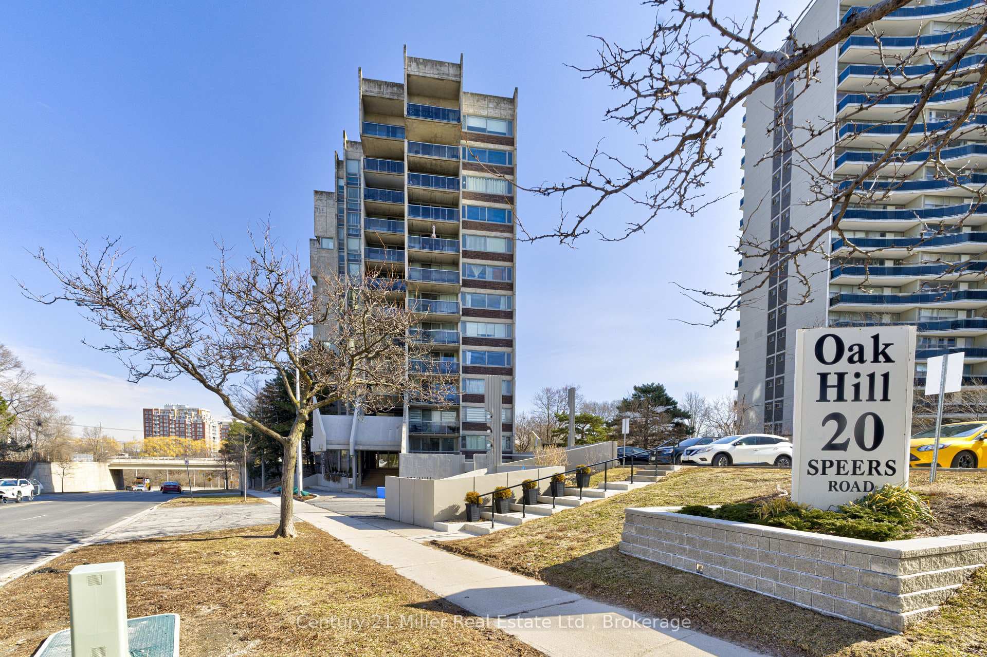 Less than 10 min walk to GO TRAIN!