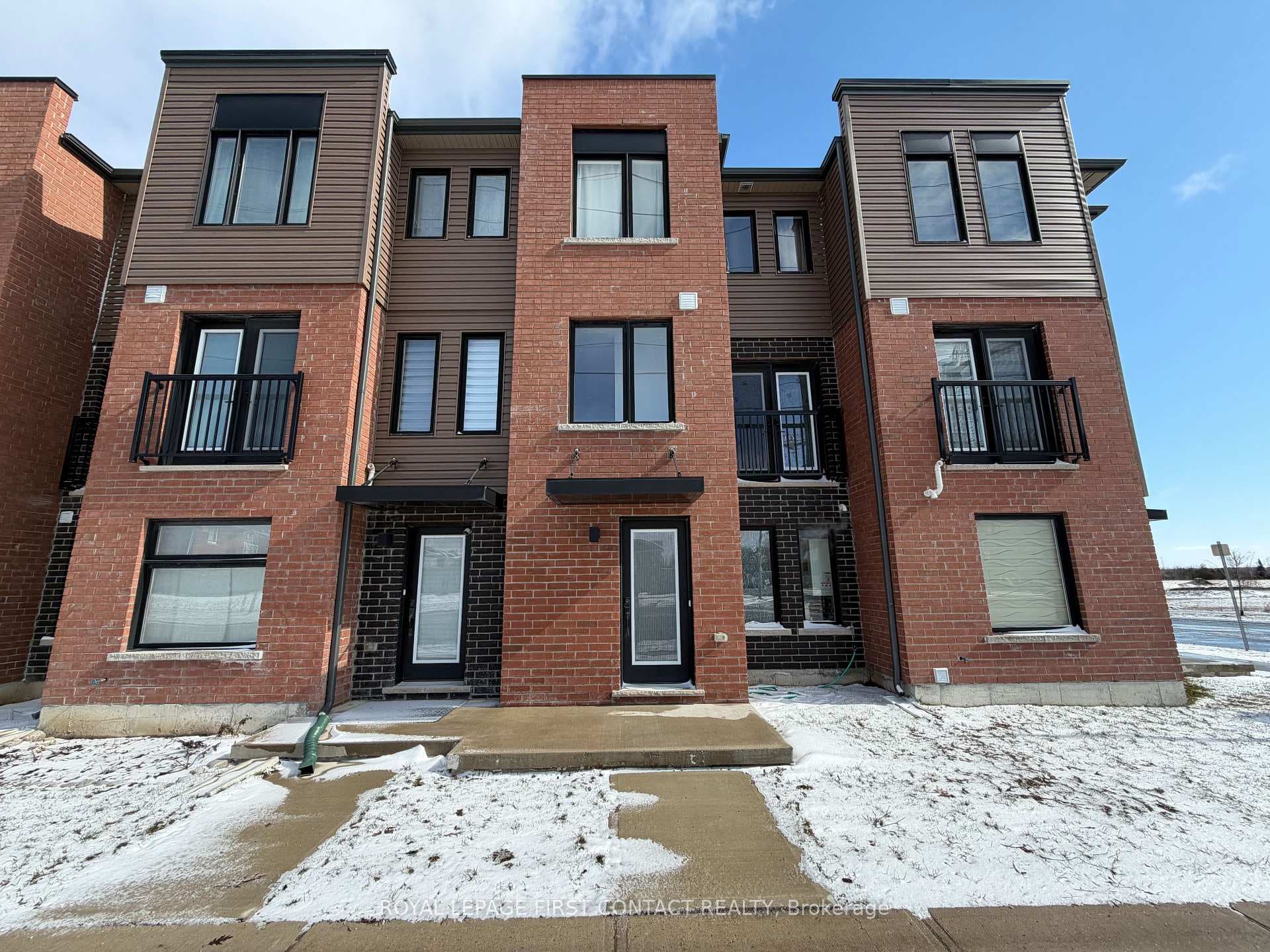 3 FAIRLANE Avenue, Barrie, ON L9J 0M9 - Photo 1