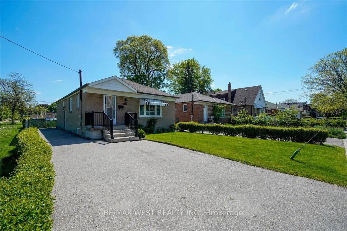 1135 Islington Avenue, Corso Italia / Dufferin Grove, ON M8Z 4S3 - Photo 1