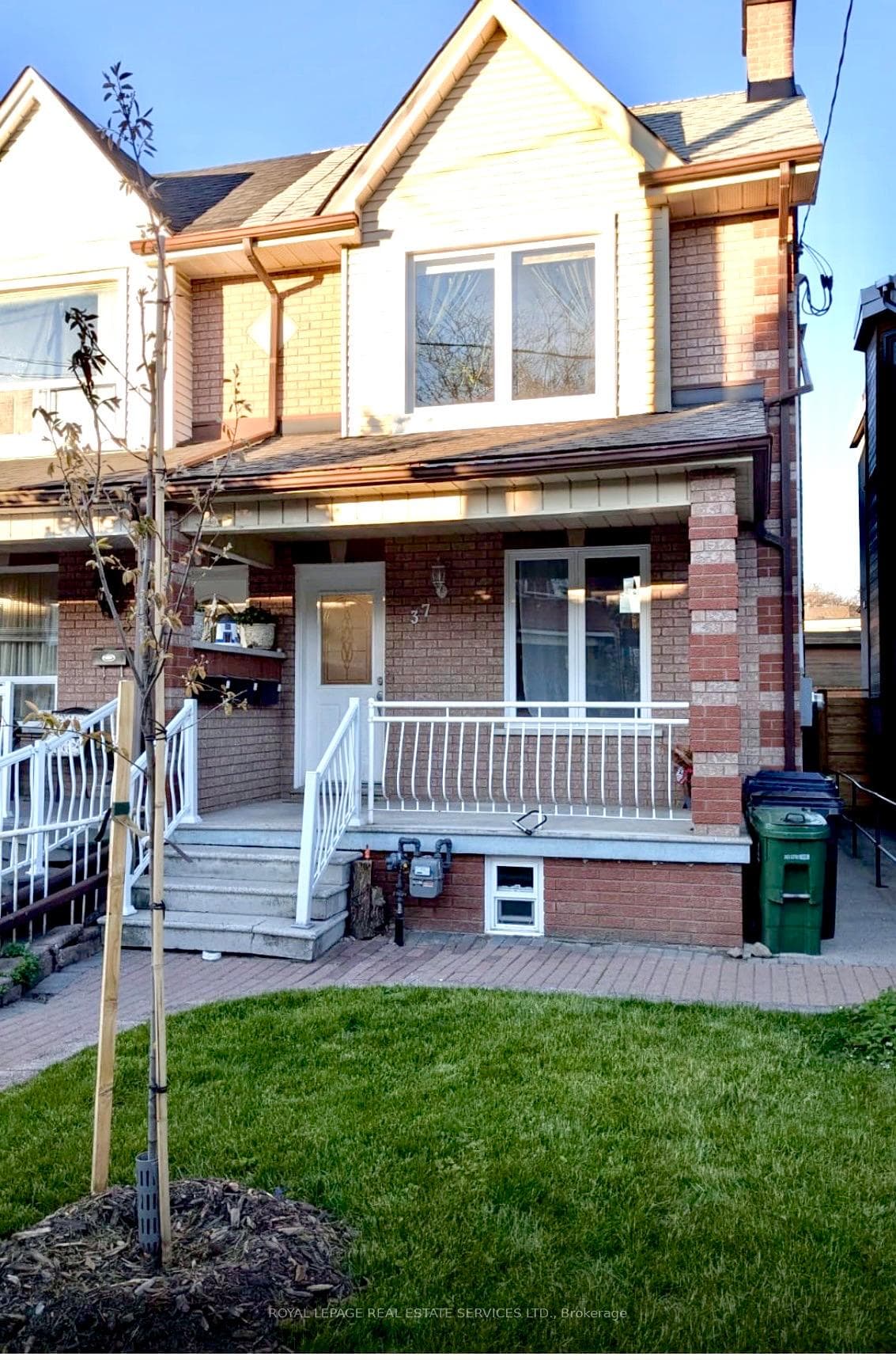 37 Gillespie Avenue Unit Main Floor, Keelesdale / Eglinton West, ON M6N 2Y5 - Photo 1