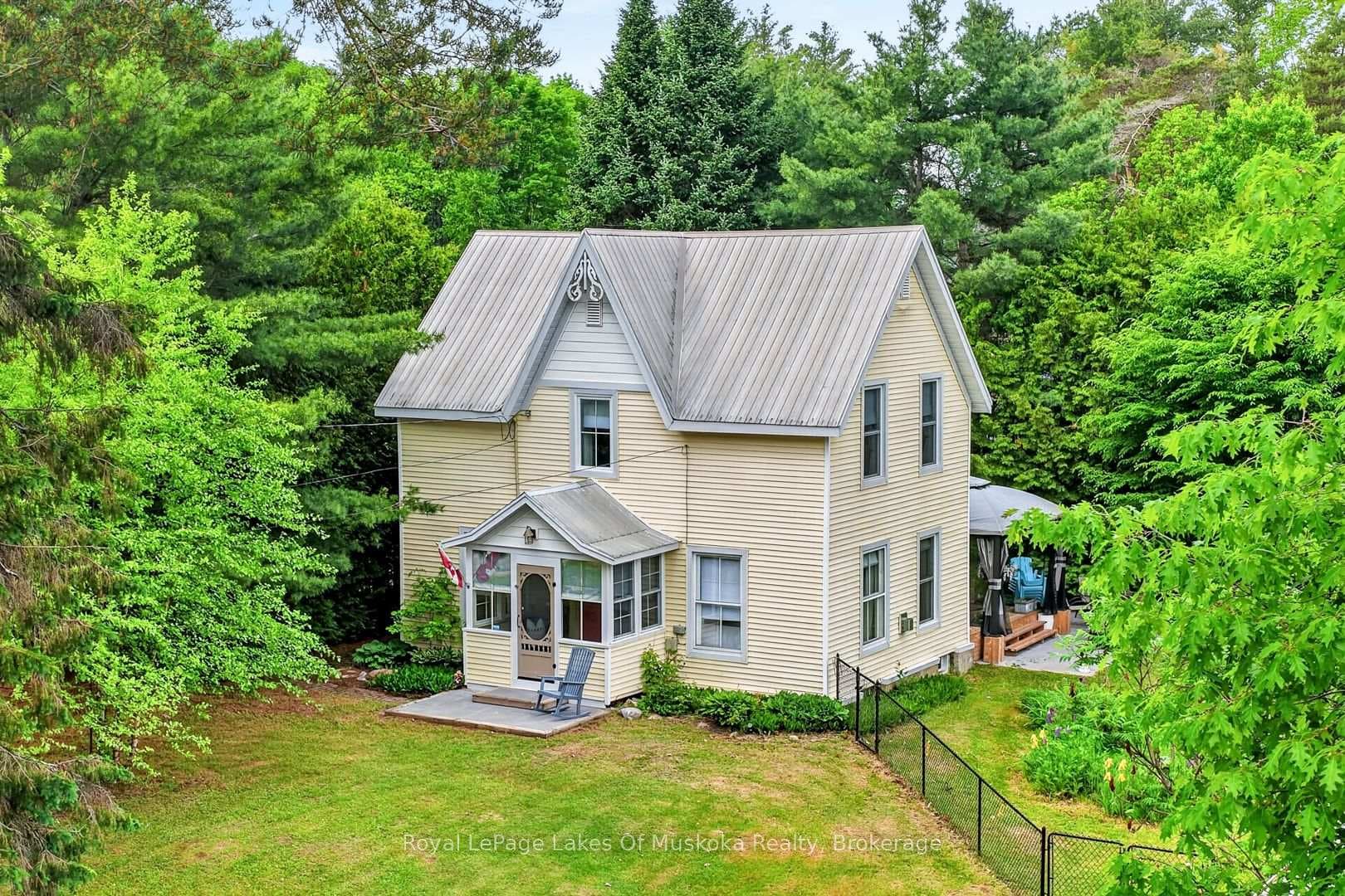 4 Spruce Street, Lake of Bays, ON P0B 1A0 - Photo 1