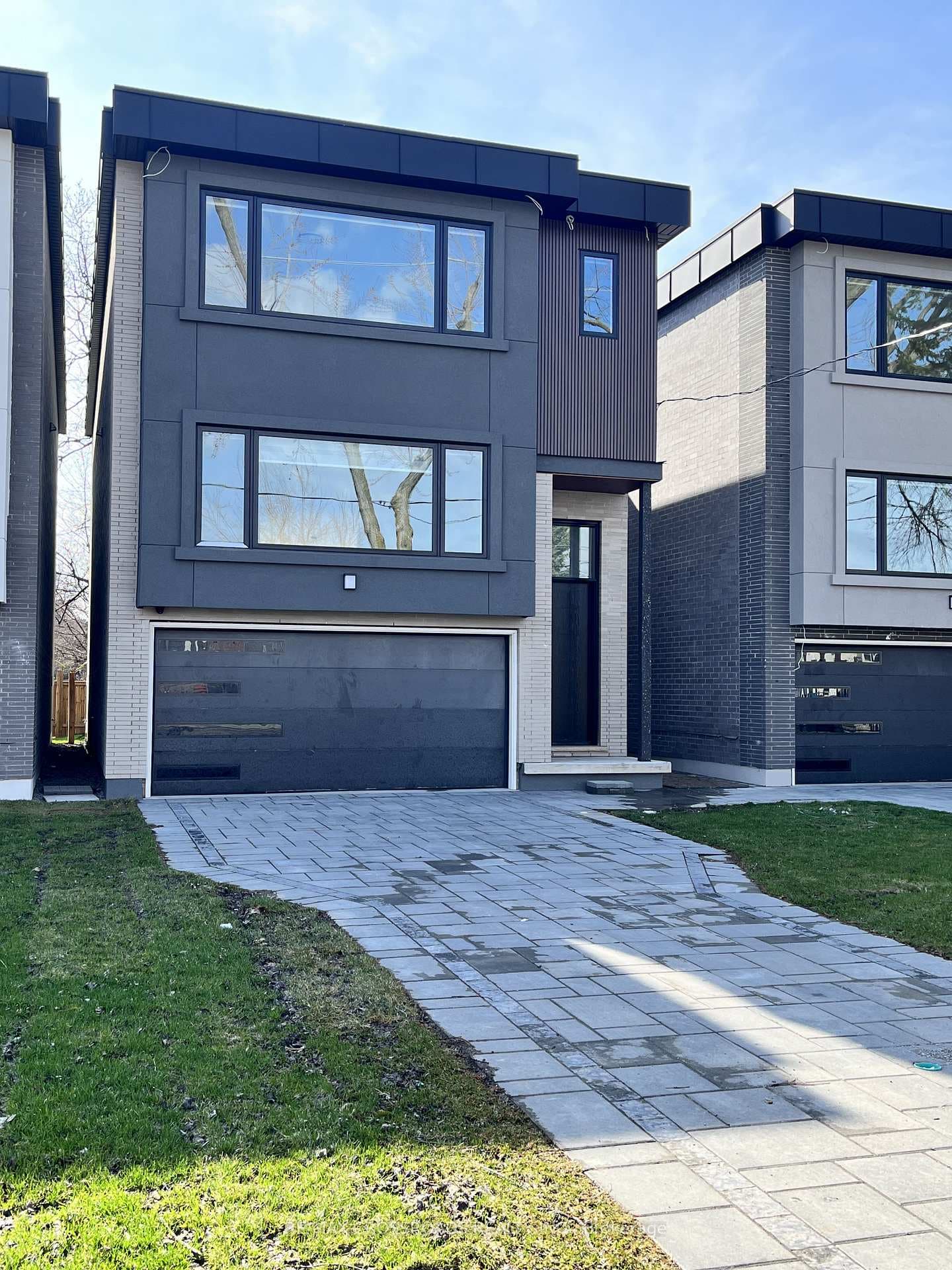 790 B Midland Avenue, Dorset Park / Kennedy Park, ON M1K 4E7 - Photo 1