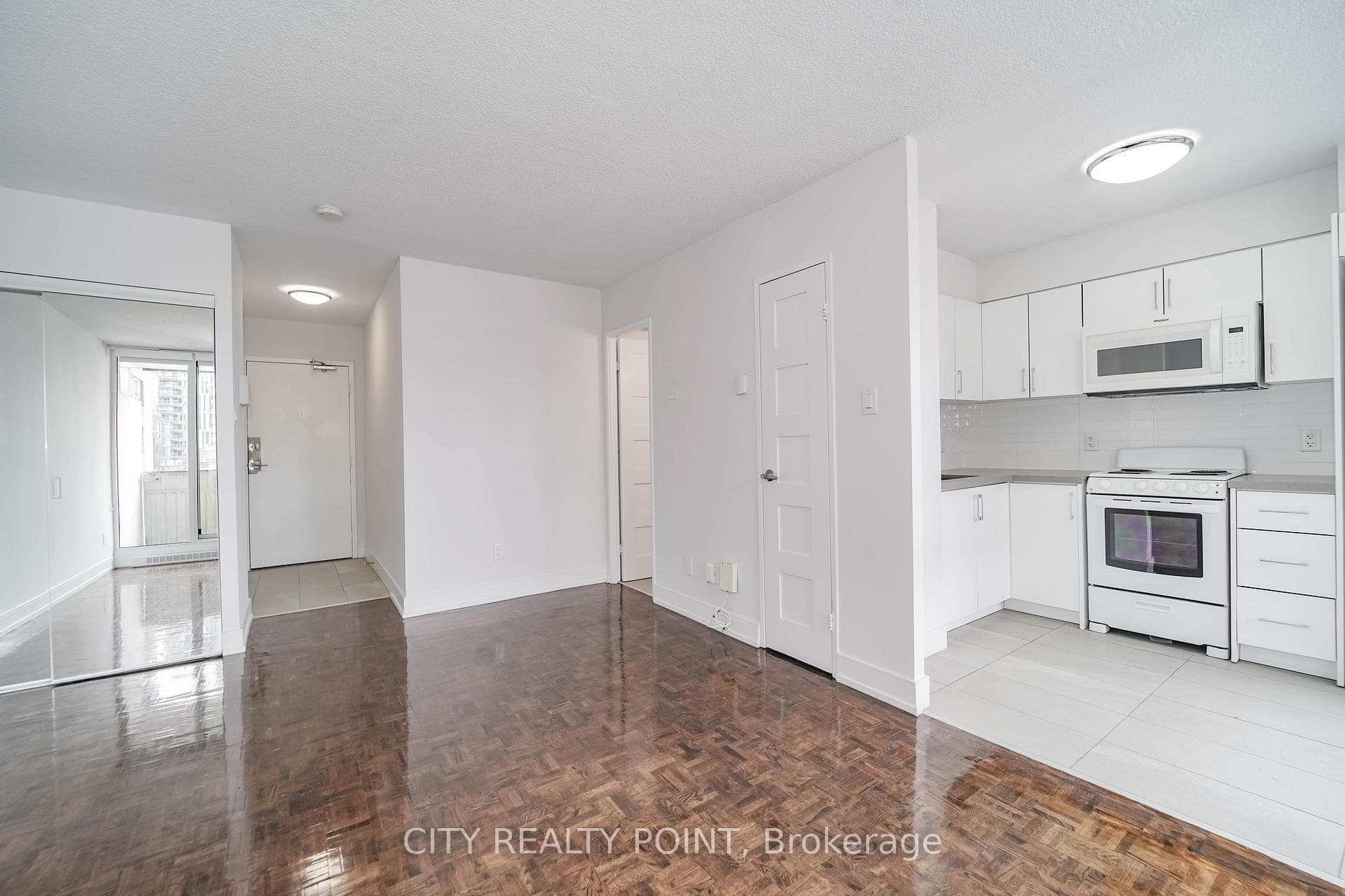 33 Isabella Street Unit 1813, Toronto C08