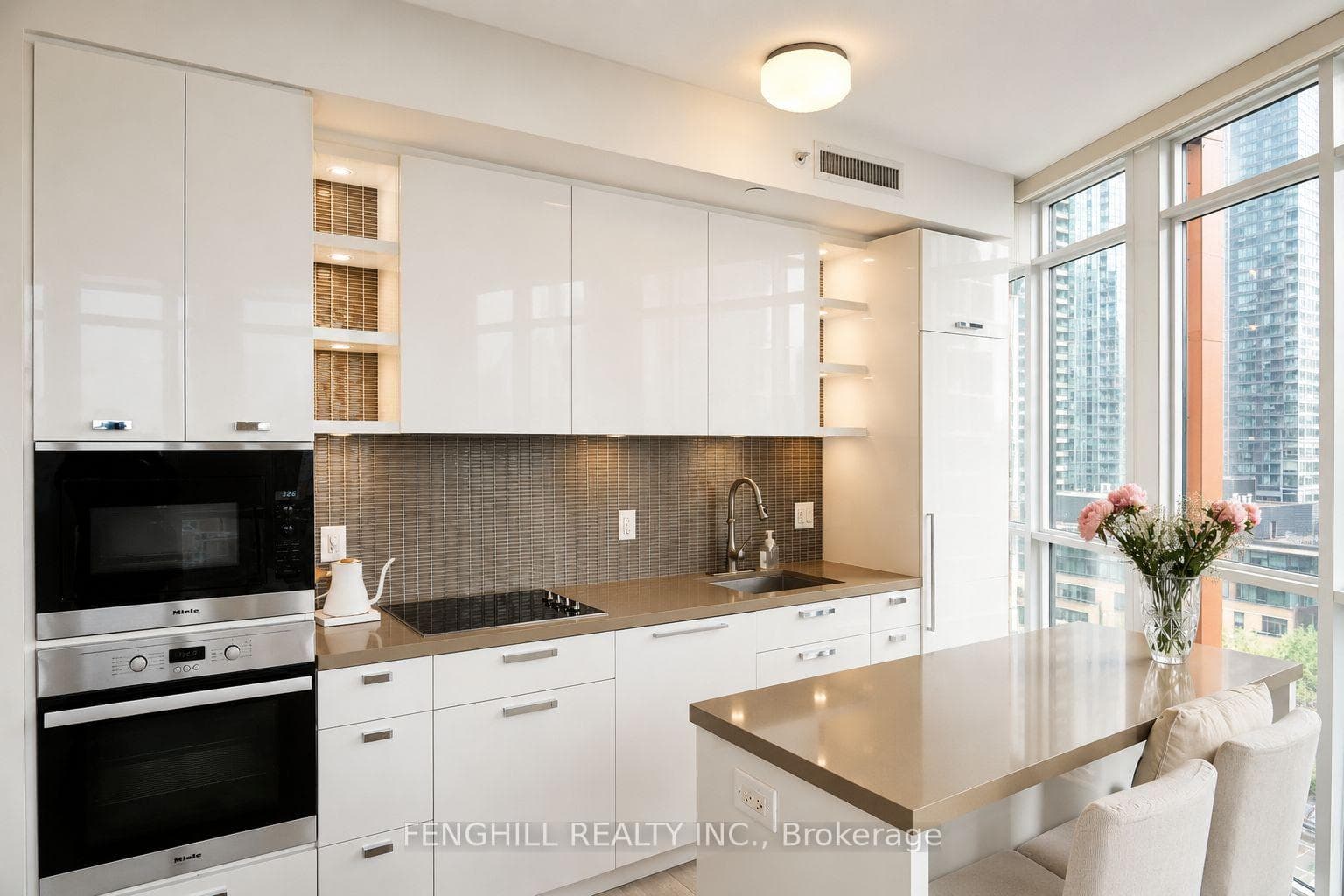 32 Davenport Road Unit 1108, Annex / Yorkville / Summerhill, ON M5R 0B5 - Photo 1