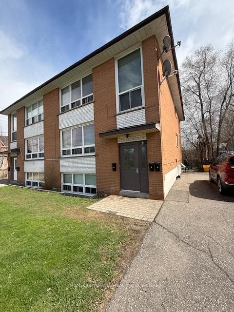 9 Ellen Street, Mississauga, ON L5M 1R8 - Photo 1