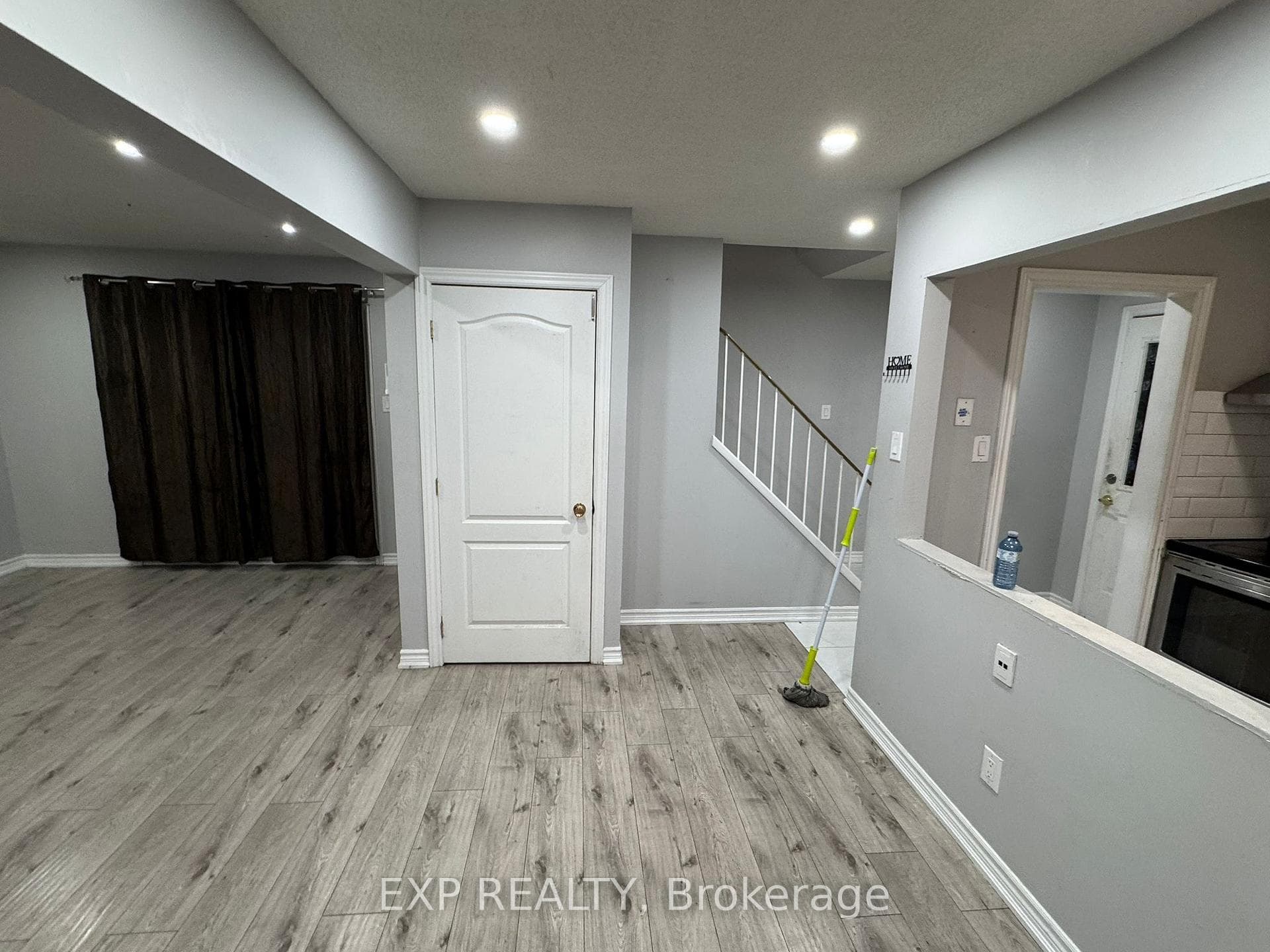 40 Gladstone Square, Brampton, ON L6S 2H5 - Photo 1