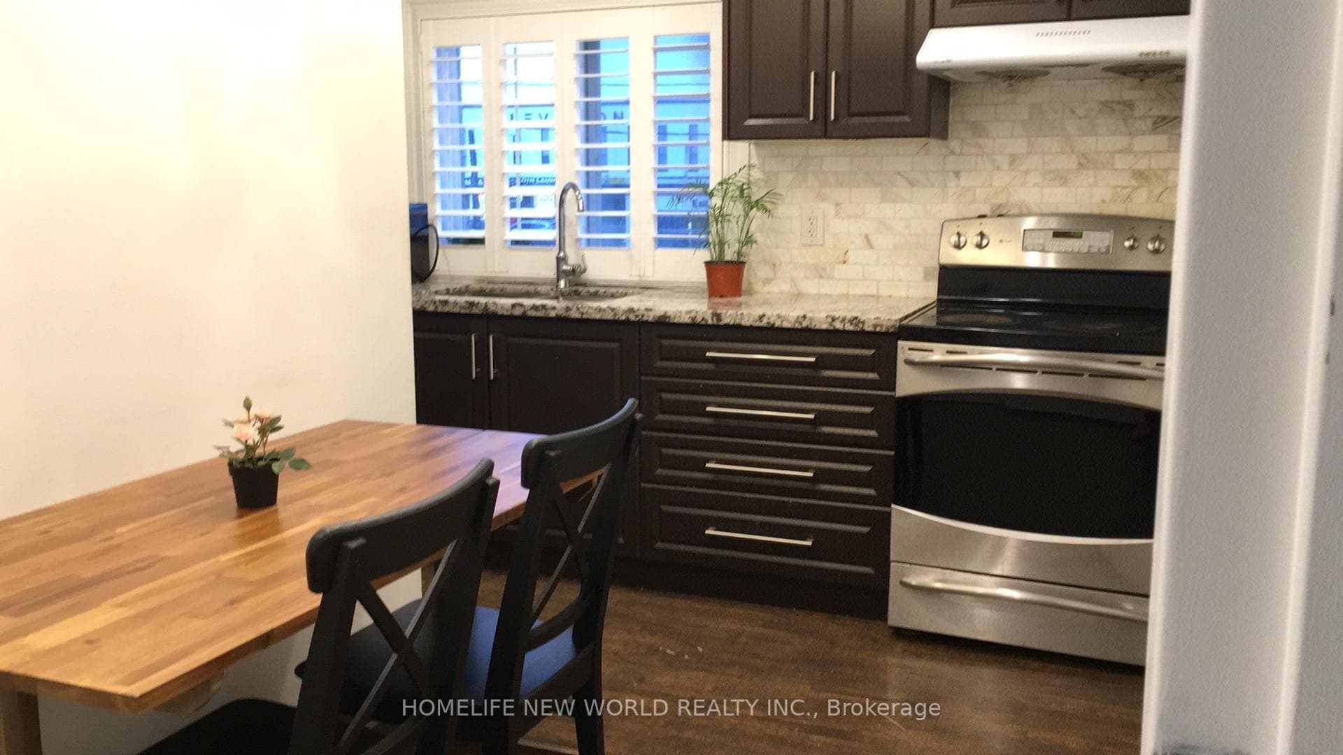 2466 St Clair Avenue Unit 202, Keelesdale / Eglinton West, ON M6N 1L3 - Photo 1
