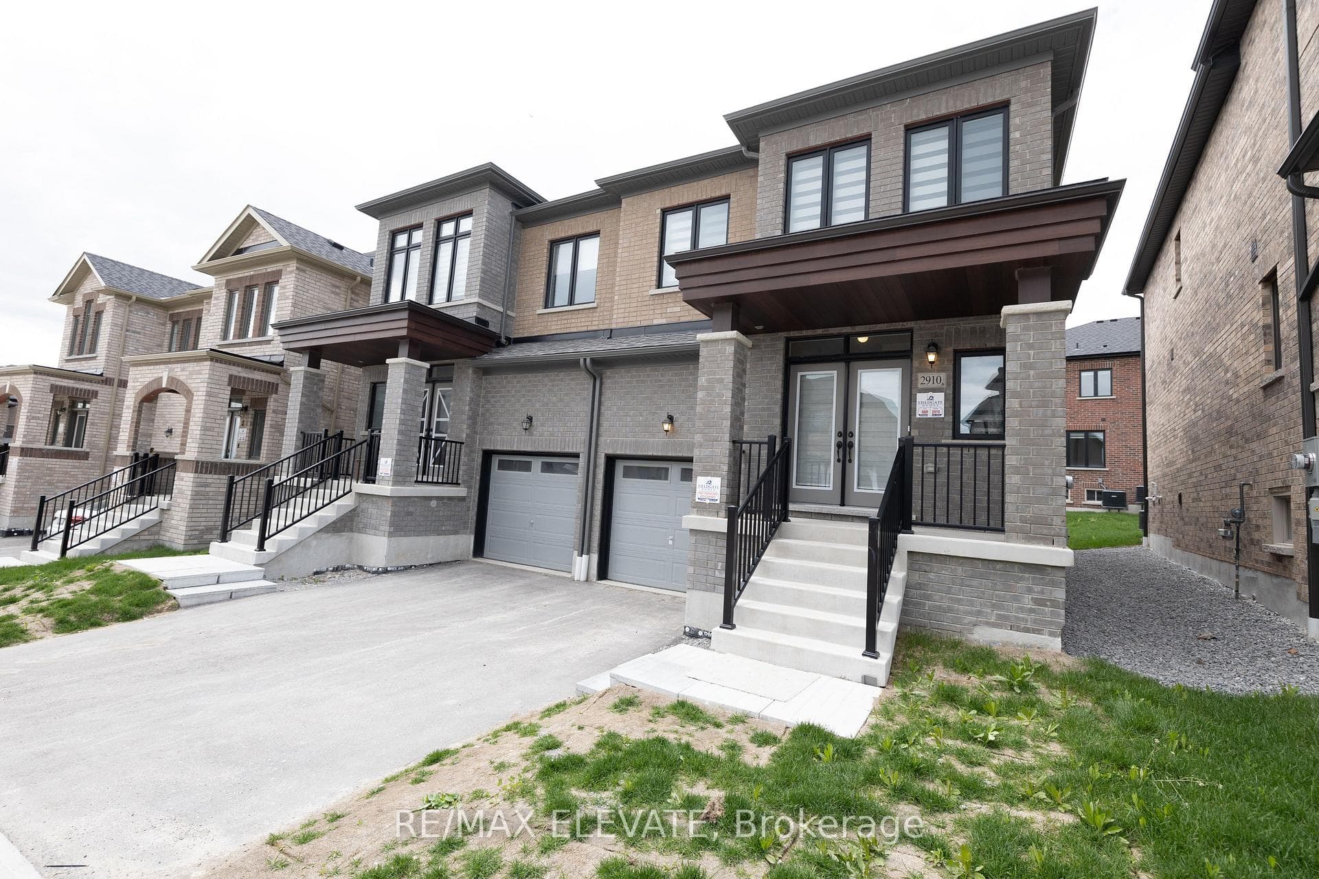 2910 Starlight Drive, Pickering, ON L1X 0S1 - Photo 1