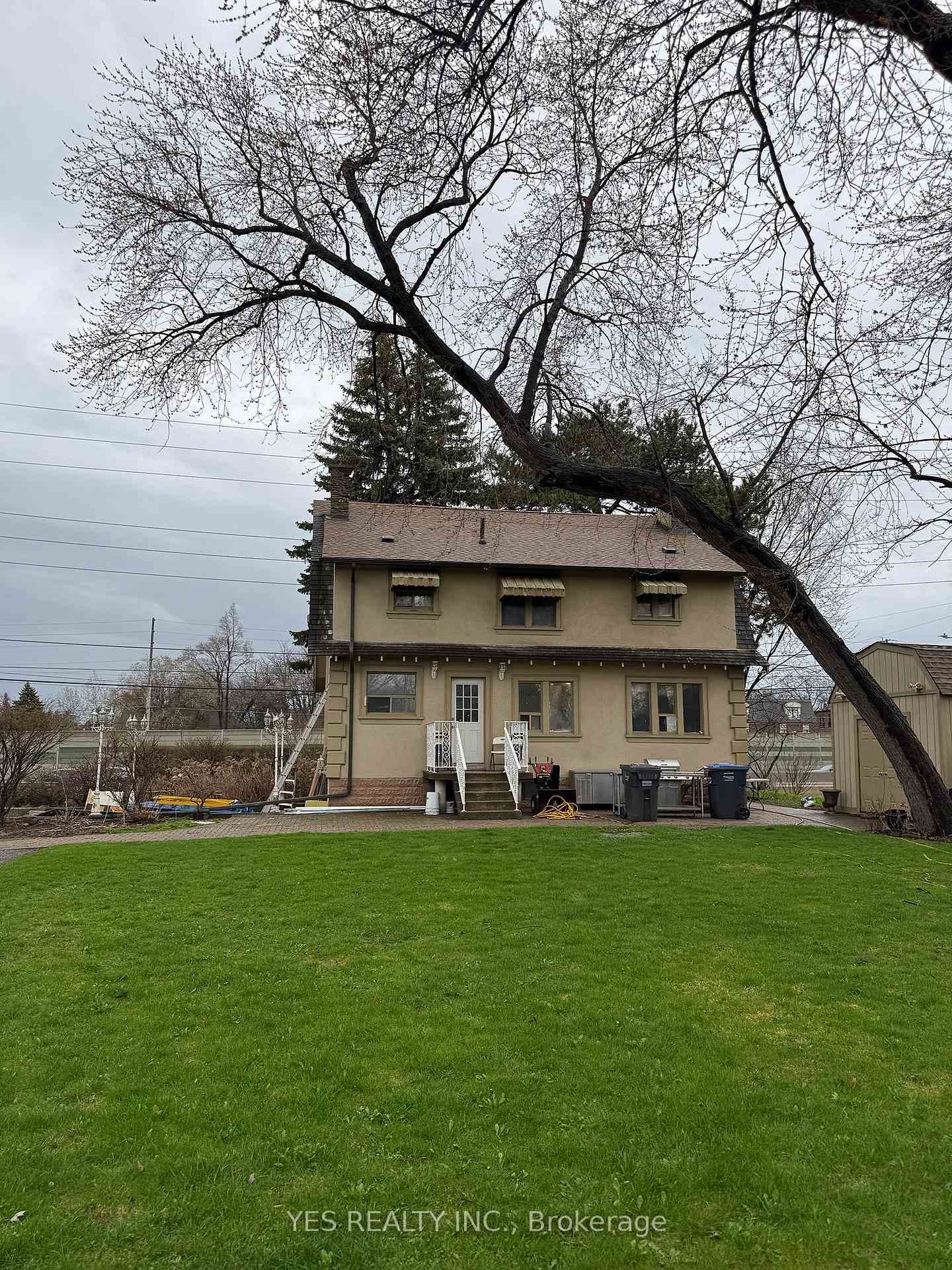 199 North Service Road, Mississauga, ON L5A 1A4 - Photo 1