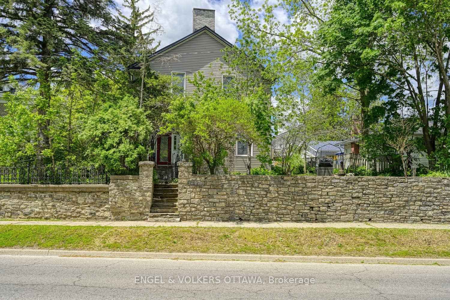 716 King Street, Prescott