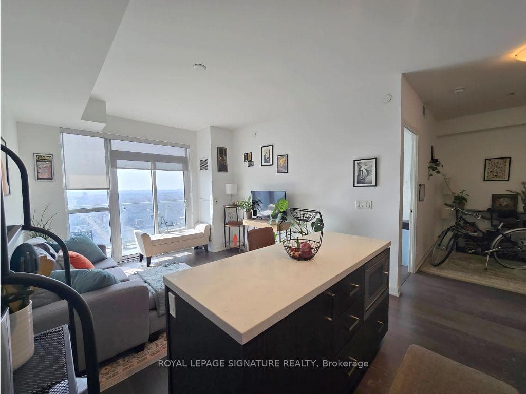 501 St. Clair Avenue Unit 1808, Annex / Yorkville / Summerhill, ON M5P 0A2 - Photo 1