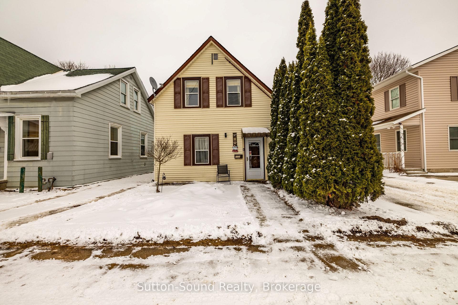 1131 3rd Avenue, Owen Sound, ON N4K 4P9 - Photo 1