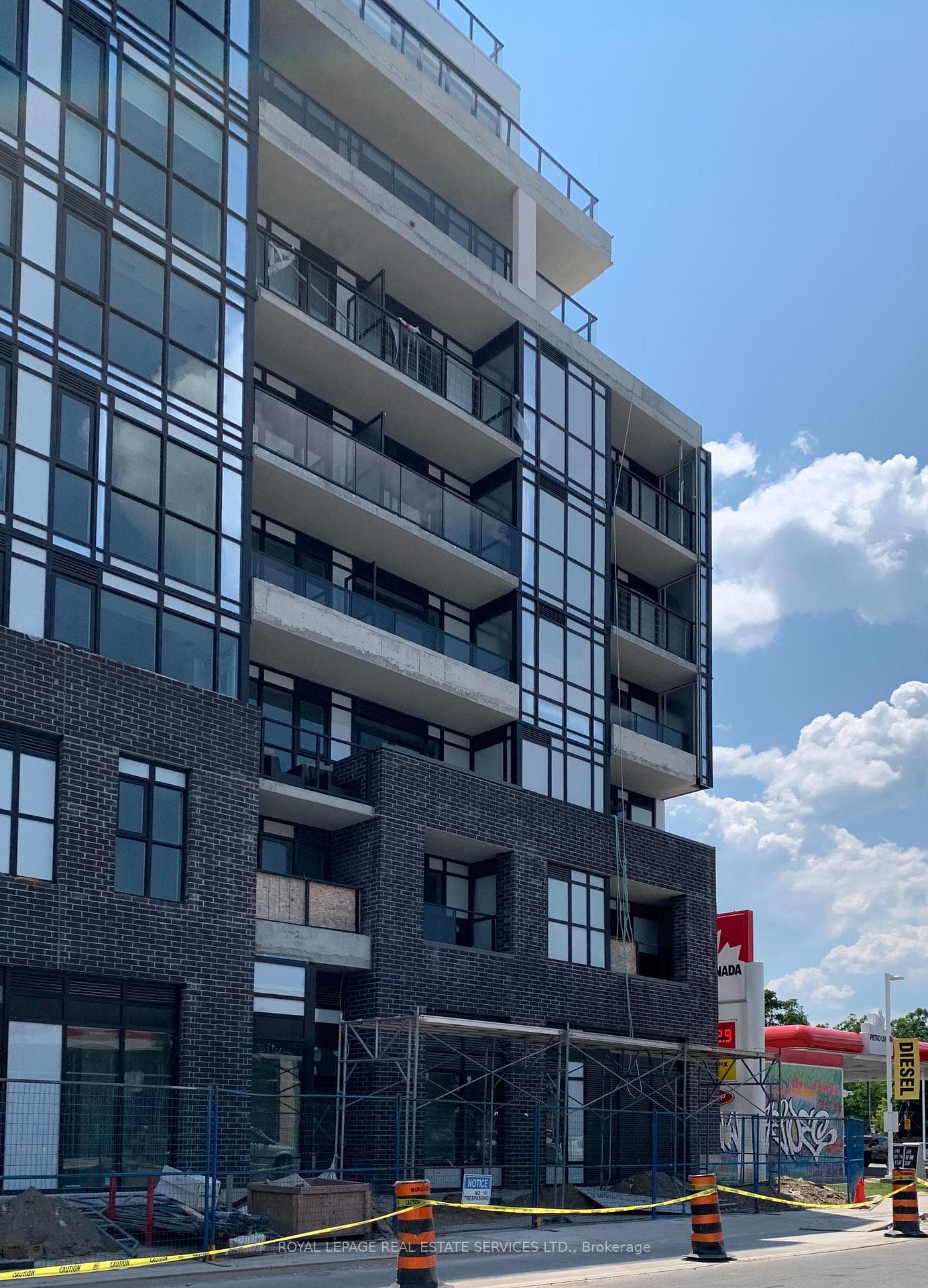 2301 Danforth Avenue Unit 408, The Beaches / Upper Beaches, ON M4C 0A7 - Photo 1