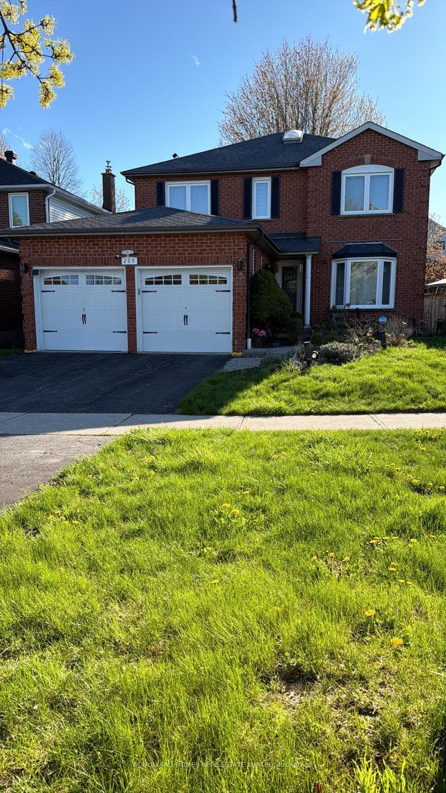 209 Bassett Boulevard, Whitby