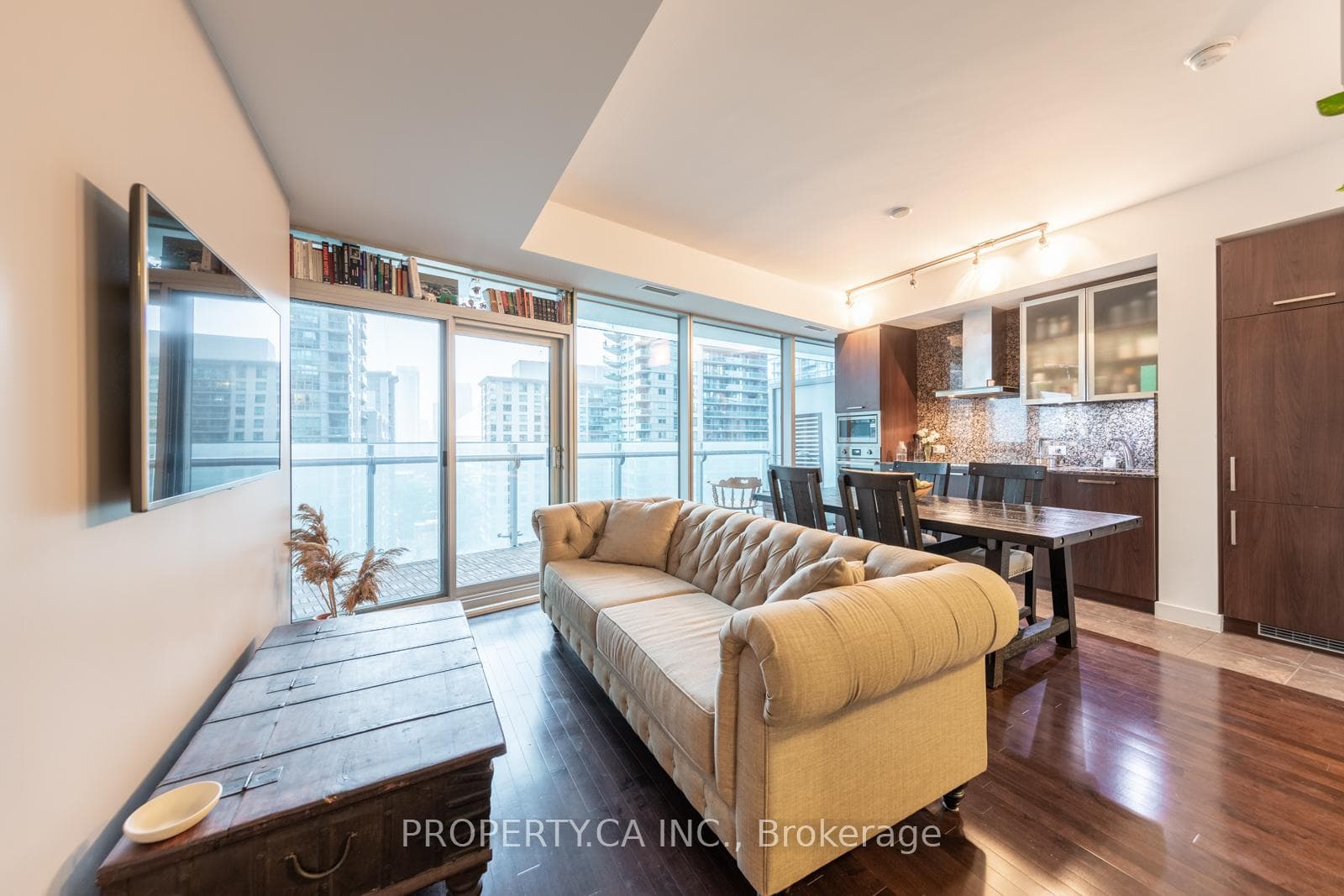 14 York Street Unit 806, Downtown Toronto / Waterfront, ON M5J 2Z2 - Photo 1