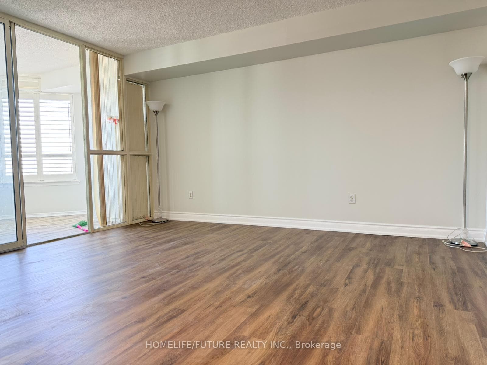 5 Greystone Walk Drive Unit 1807, Dorset Park / Kennedy Park, ON M1K 5J5 - Photo 1