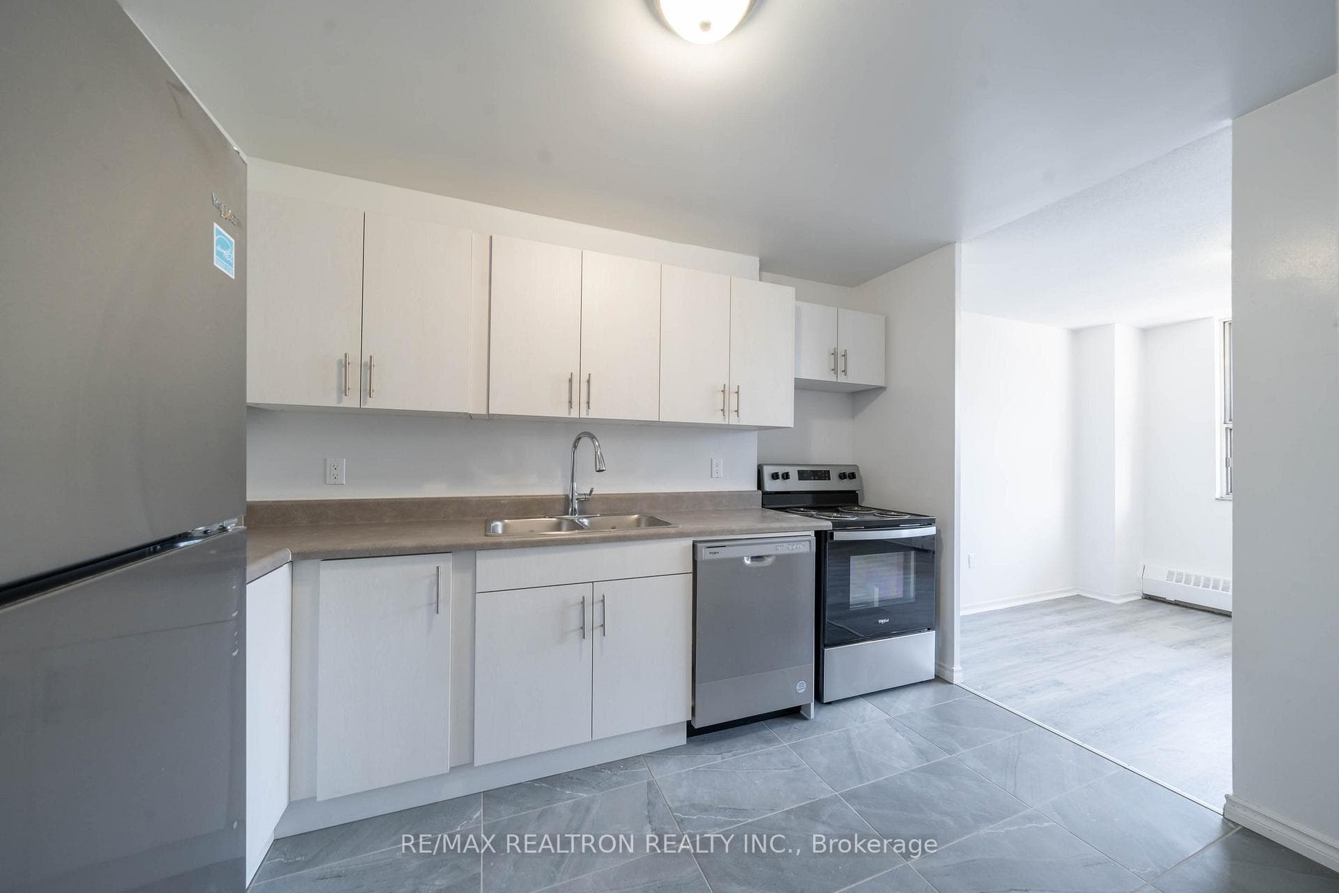 5 Glamorgan Avenue Unit 409, Dorset Park / Kennedy Park, ON M1P 4P1 - Photo 1