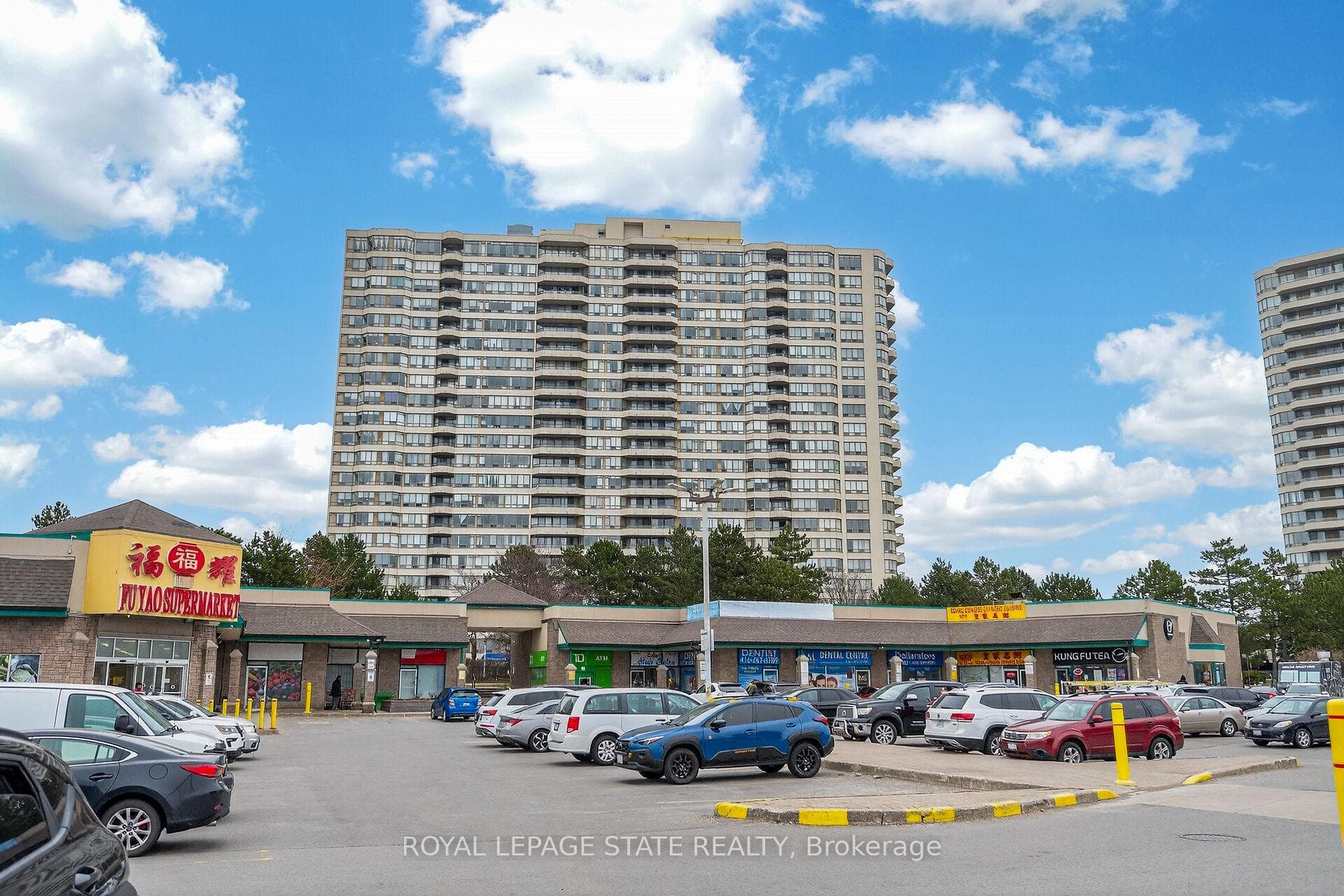 3 Greystone Walk Drive Unit 1918, Dorset Park / Kennedy Park, ON M1K 5J4 - Photo 1