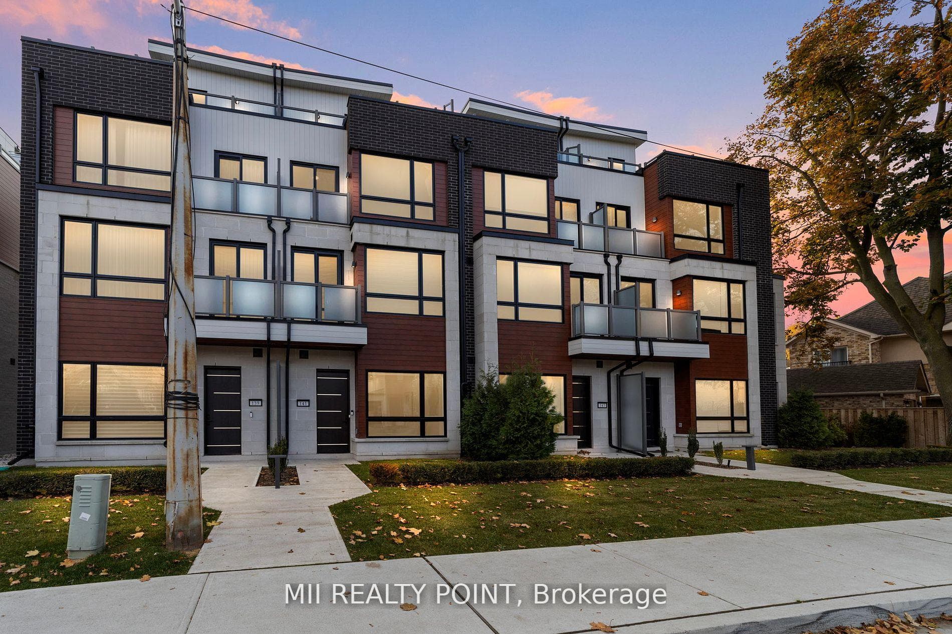 141 High Street, Mississauga, ON M5E 0G1 - Photo 1