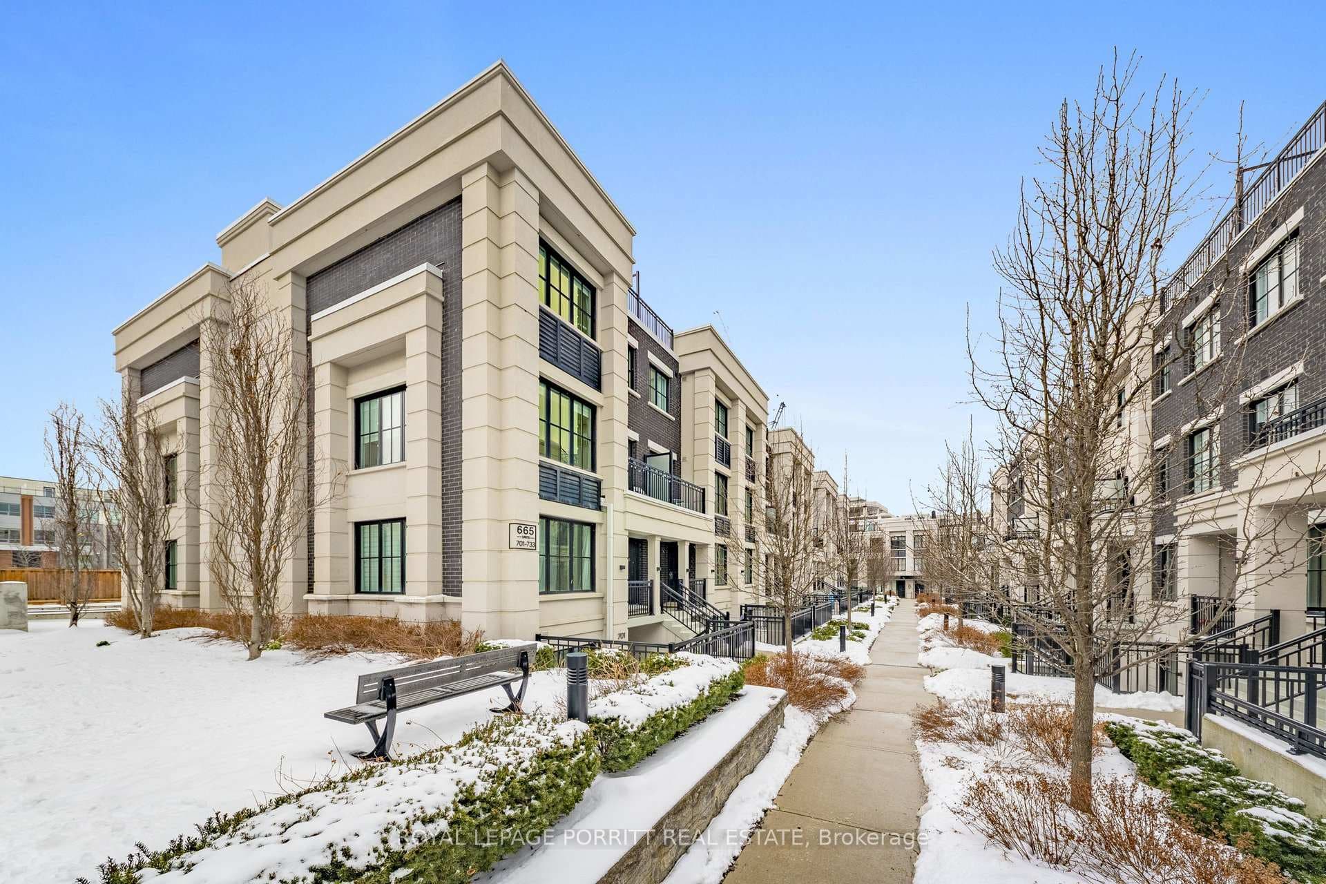 665 Cricklewood Drive Unit 707, Mississauga, ON L5G 0B9 - Photo 1