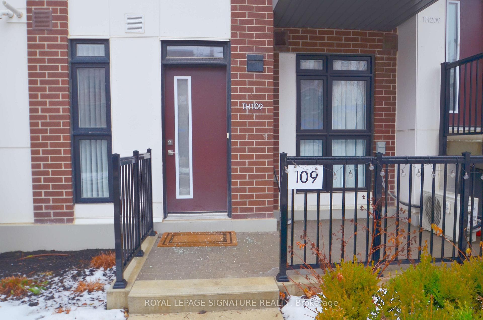 100 Canon Jackson Drive Unit 109, York / Weston, ON M6M 0C1 - Photo 1