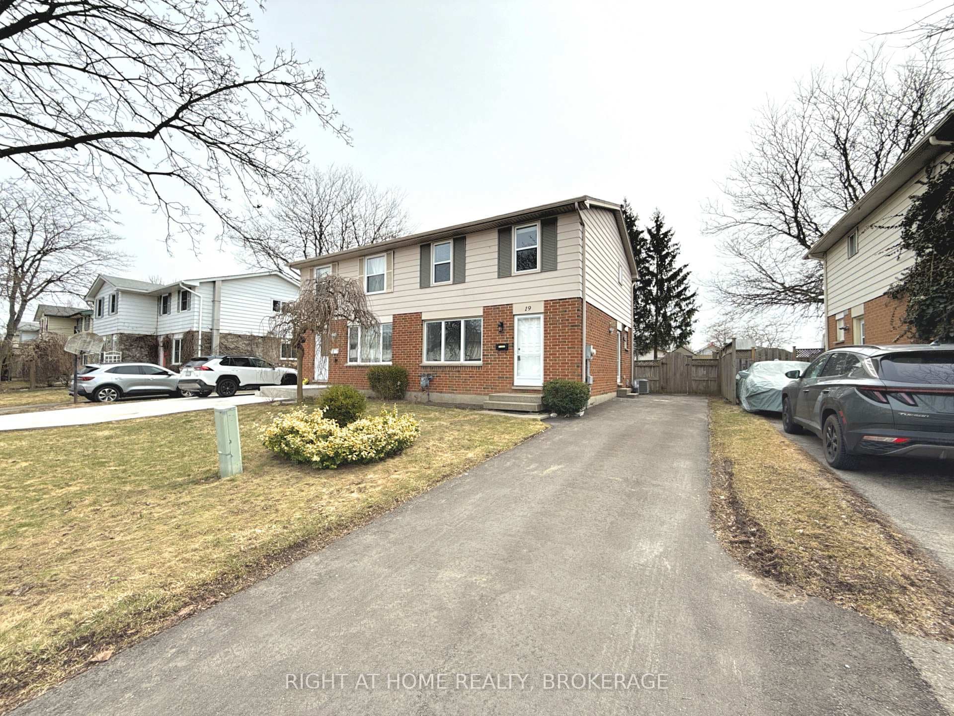 19 ROSAMOND Crescent, London South