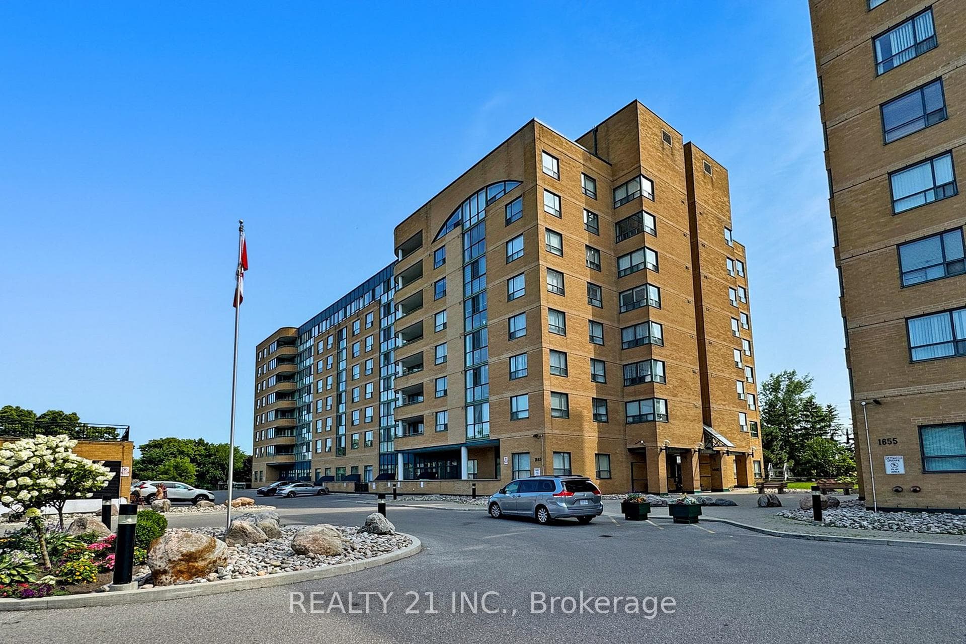 1665 Pickering Parkway Unit 607, Pickering, ON L1V 6L4 - Photo 1