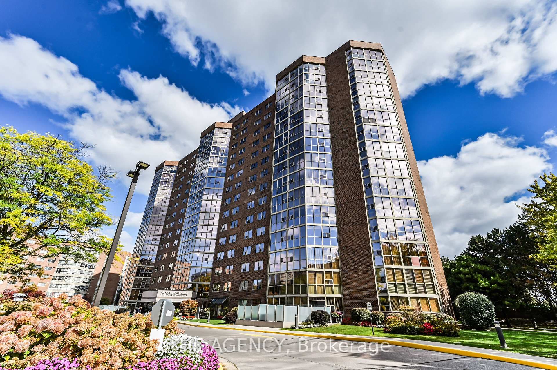 20 Baif Boulevard Unit 306, Richmond Hill, ON L4C 8T1 - Photo 1
