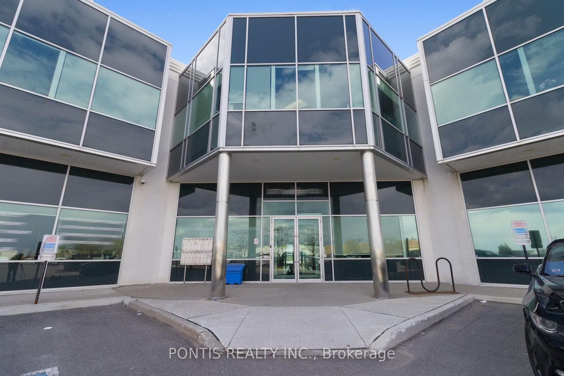 30 TOPFLIGHT Drive Unit 101, Mississauga, ON L5S 0A8 - Photo 1