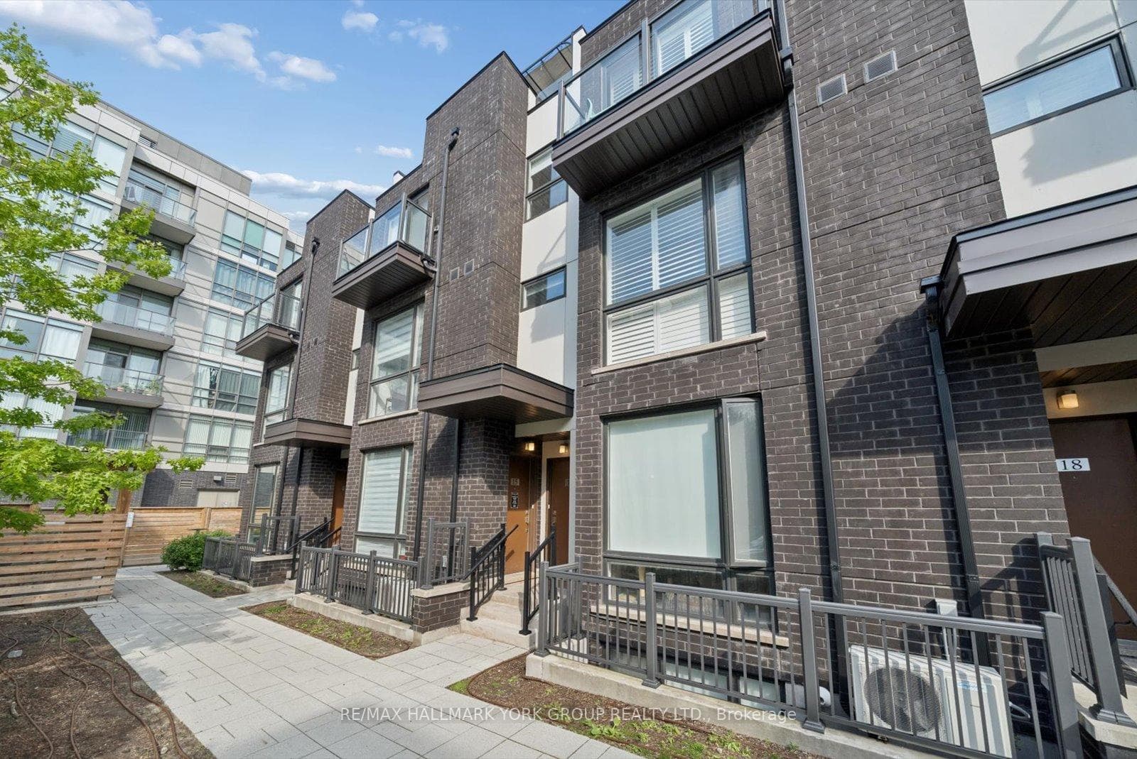 24 Fieldway Road Unit 16, Etobicoke (Islington / Rexdale), ON M8Z 0E3 - Photo 1