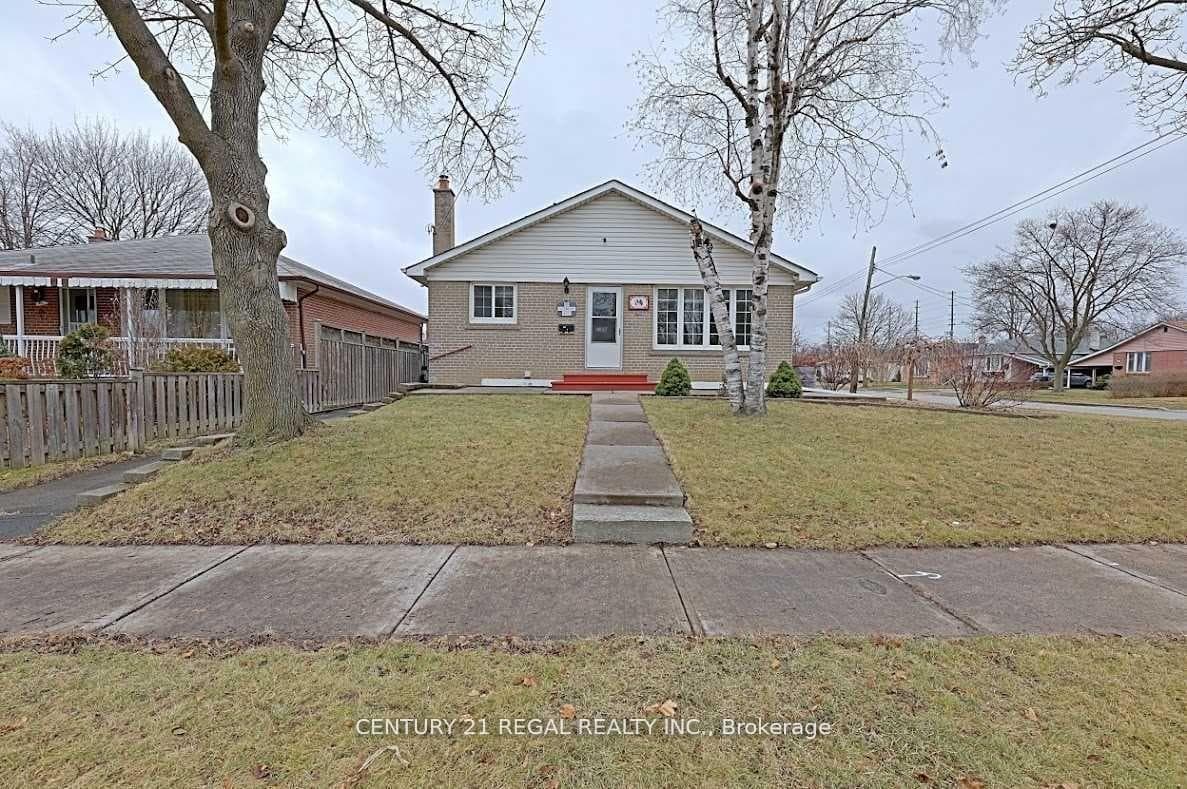 9 Guiness Avenue, Etobicoke (West Mall / Rexdale), ON M9W 3L1 - Photo 1