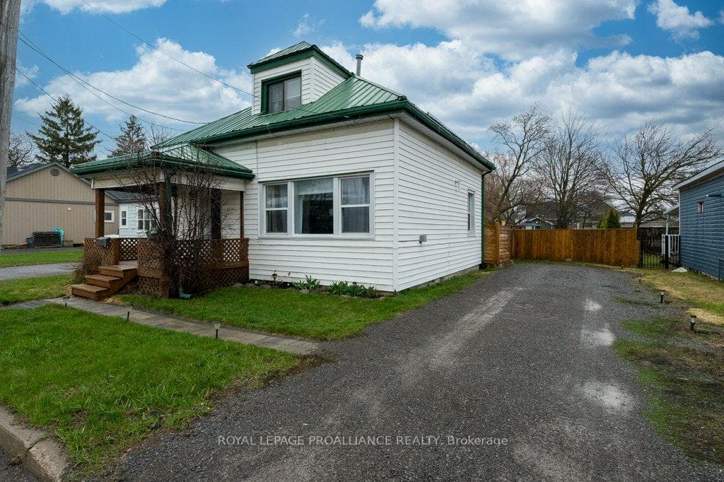 17 Meyers Street, Quinte West, ON K8V 1W5 - Photo 1